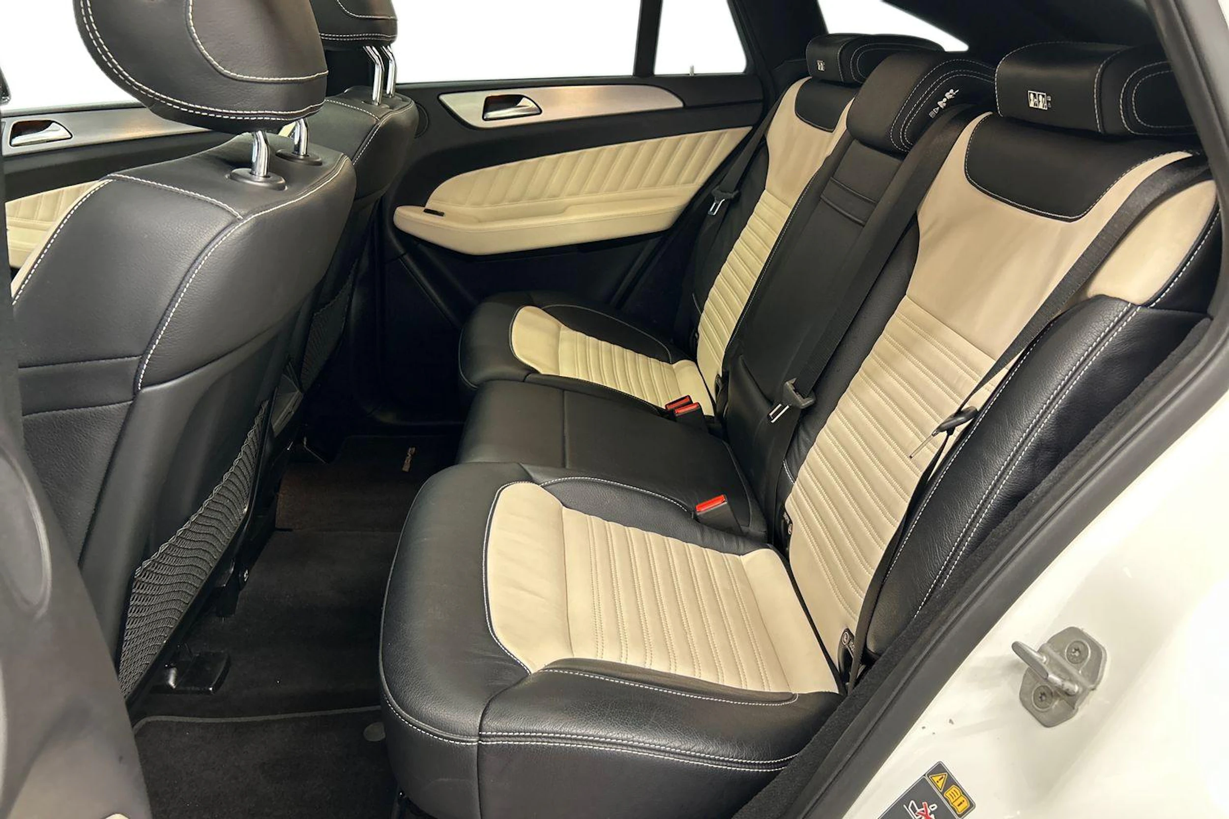 valkoinen Mercedes-Benz GLE 2017 kuva 8.