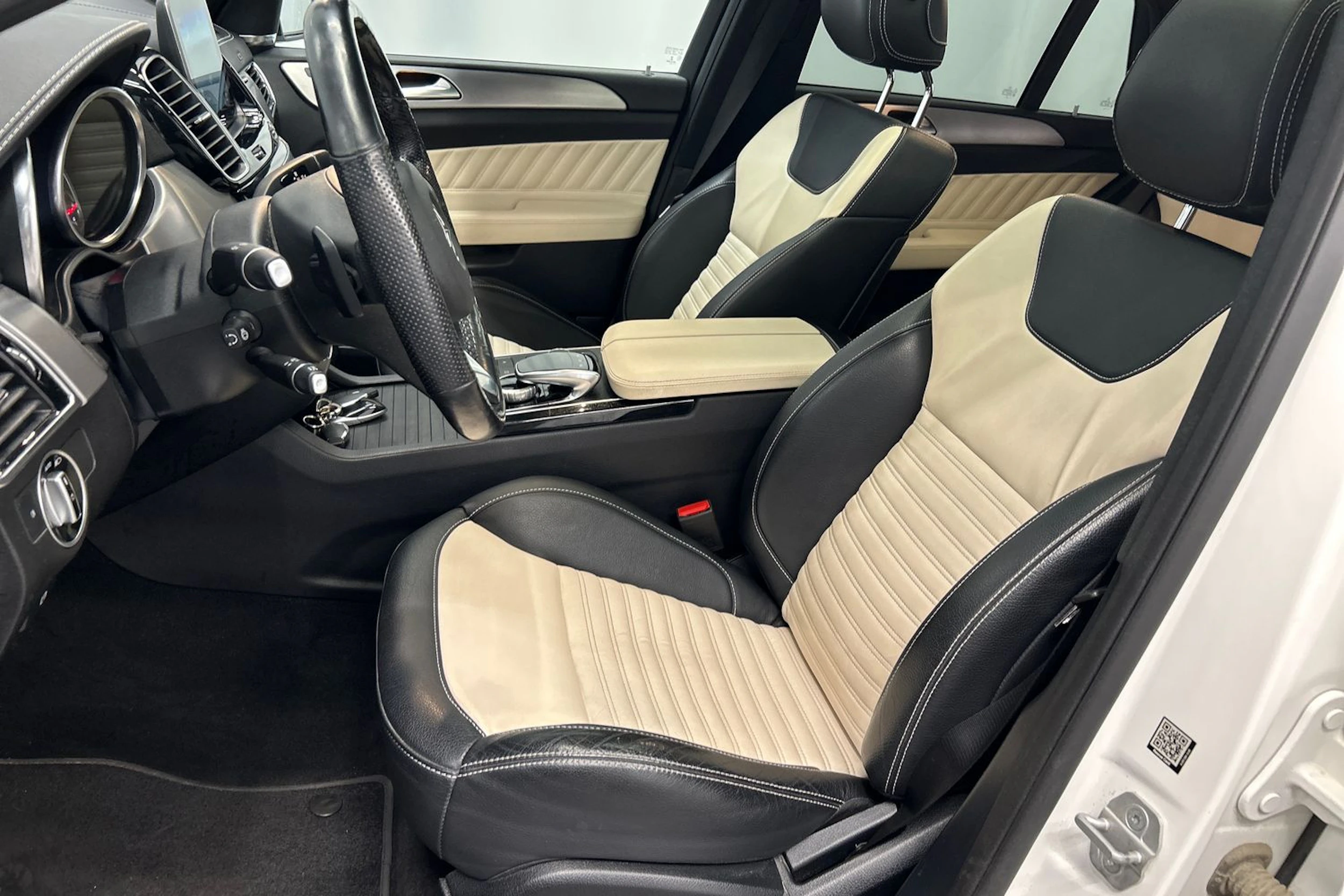 valkoinen Mercedes-Benz GLE 2017 kuva 16.