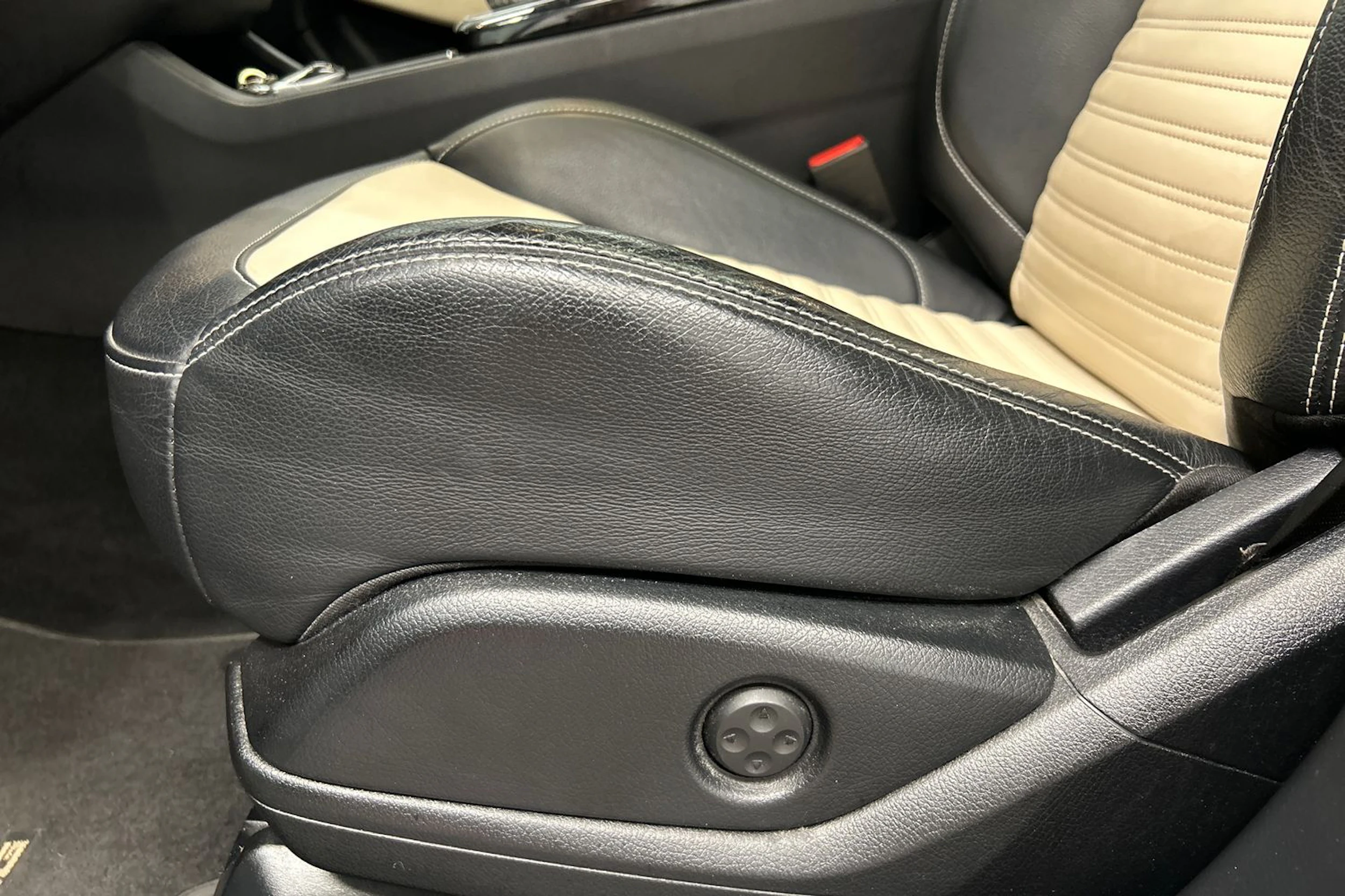 valkoinen Mercedes-Benz GLE 2017 kuva 17.