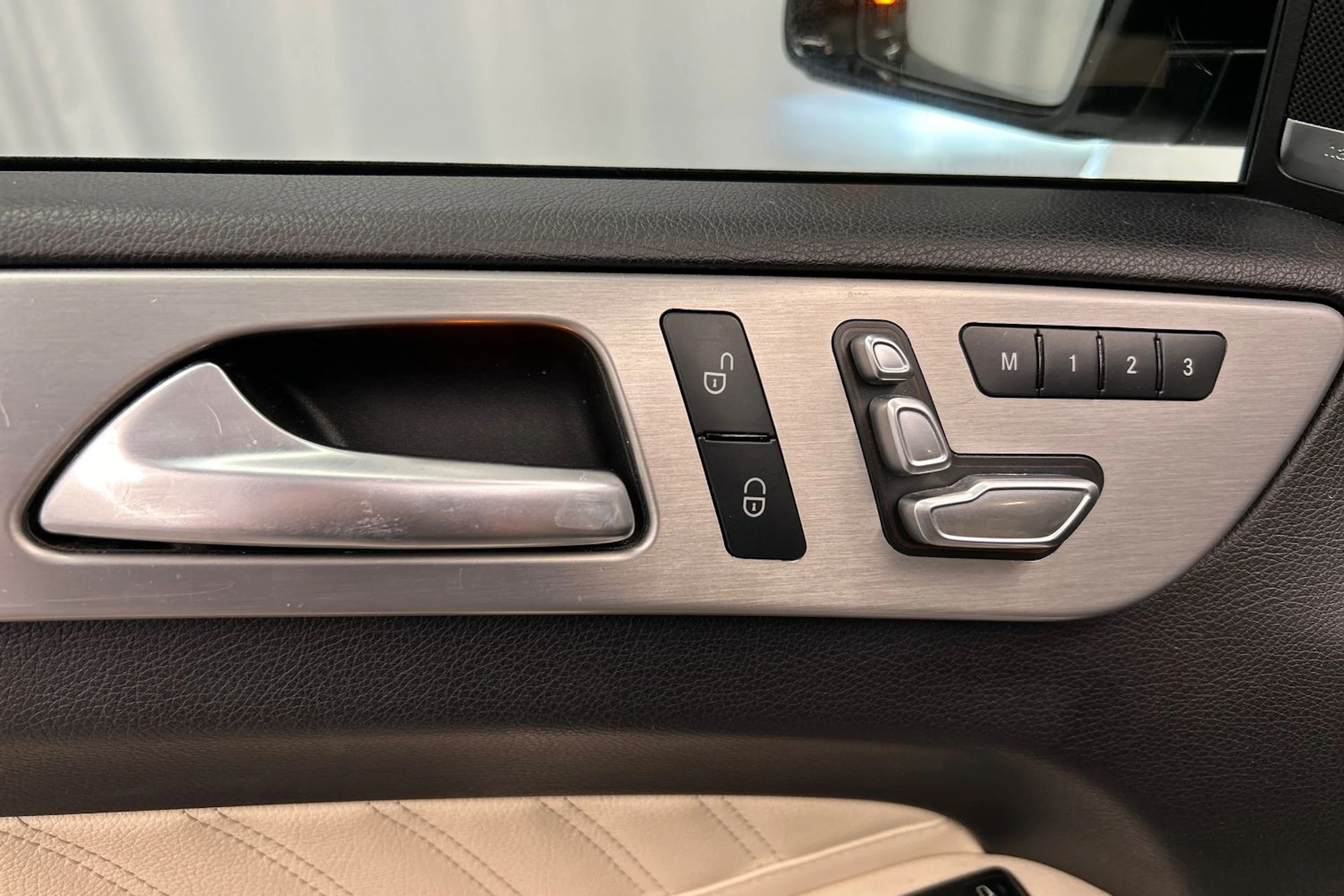 valkoinen Mercedes-Benz GLE 2017 kuva 18.