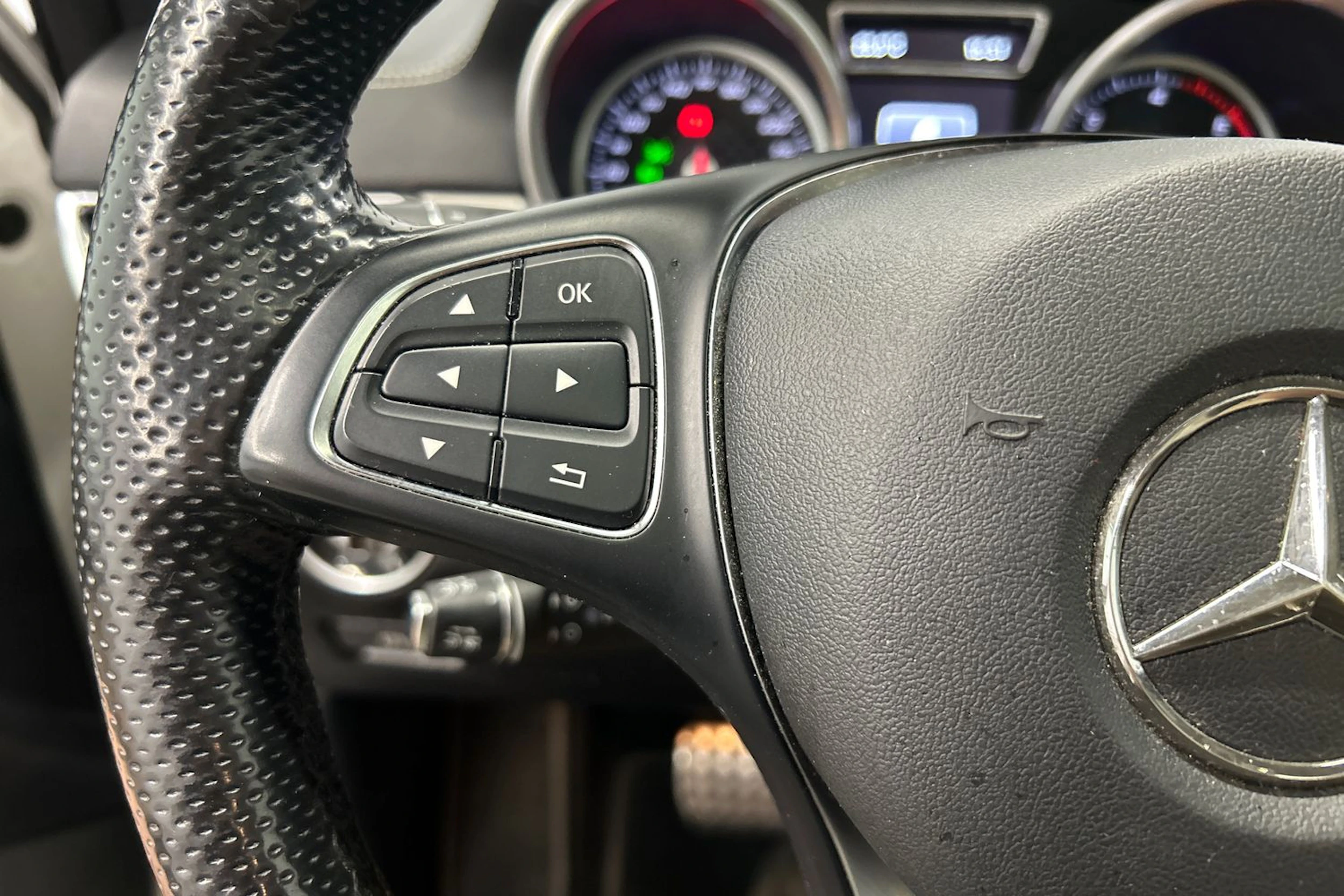 valkoinen Mercedes-Benz GLE 2017 kuva 21.