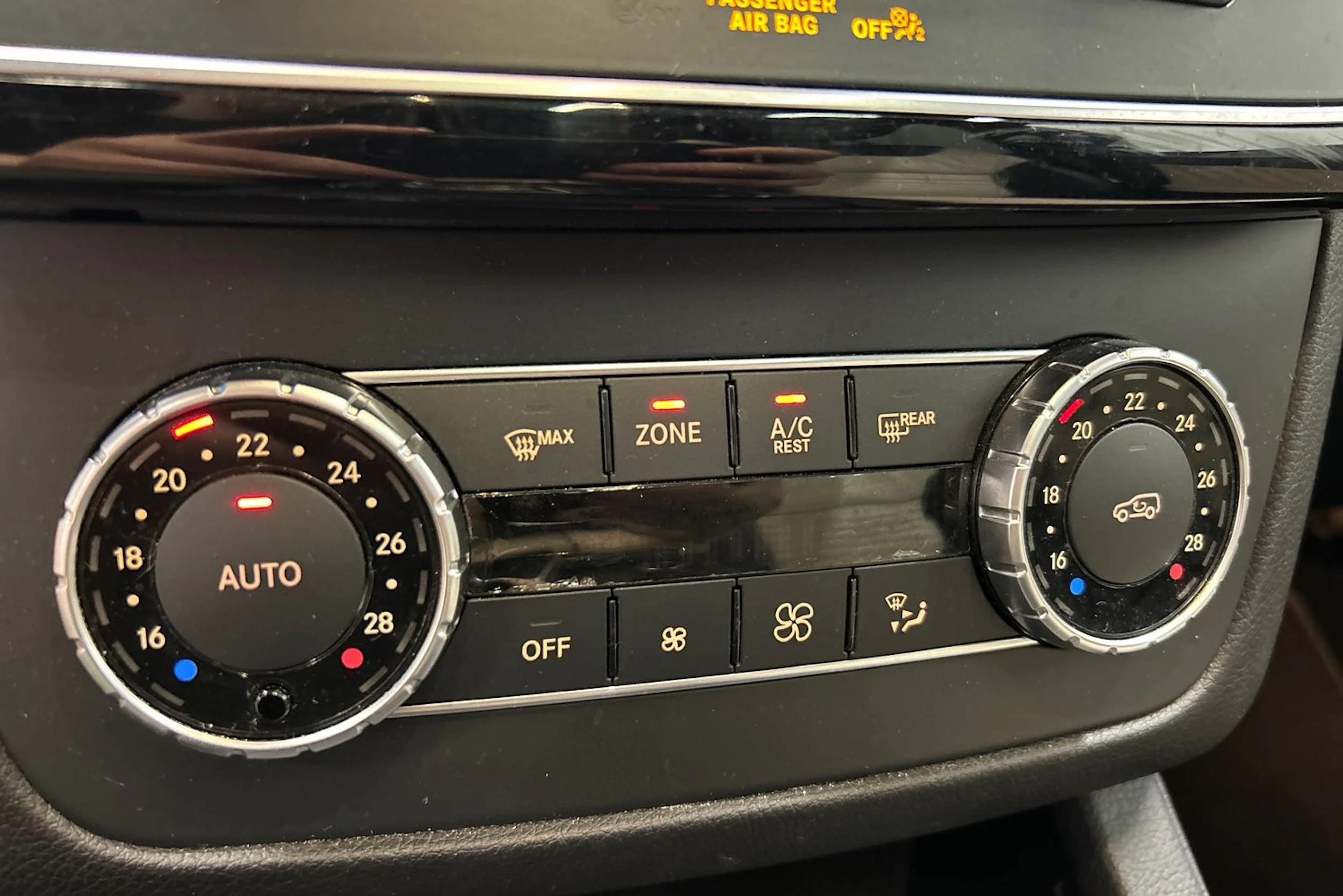 valkoinen Mercedes-Benz GLE 2017 kuva 28.