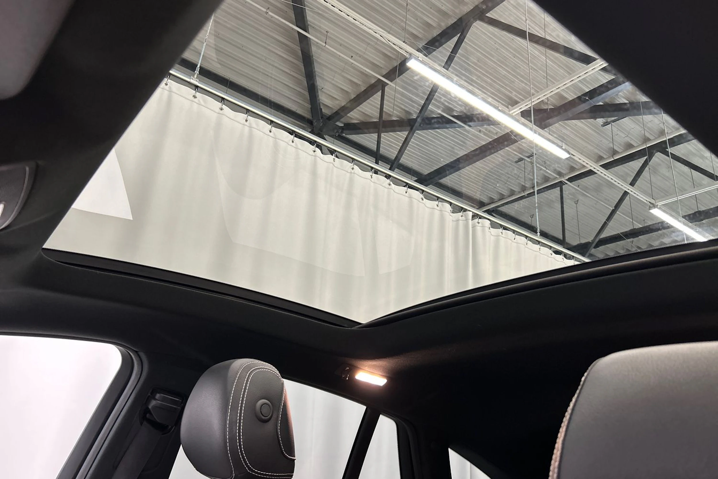 valkoinen Mercedes-Benz GLE 2017 kuva 30.