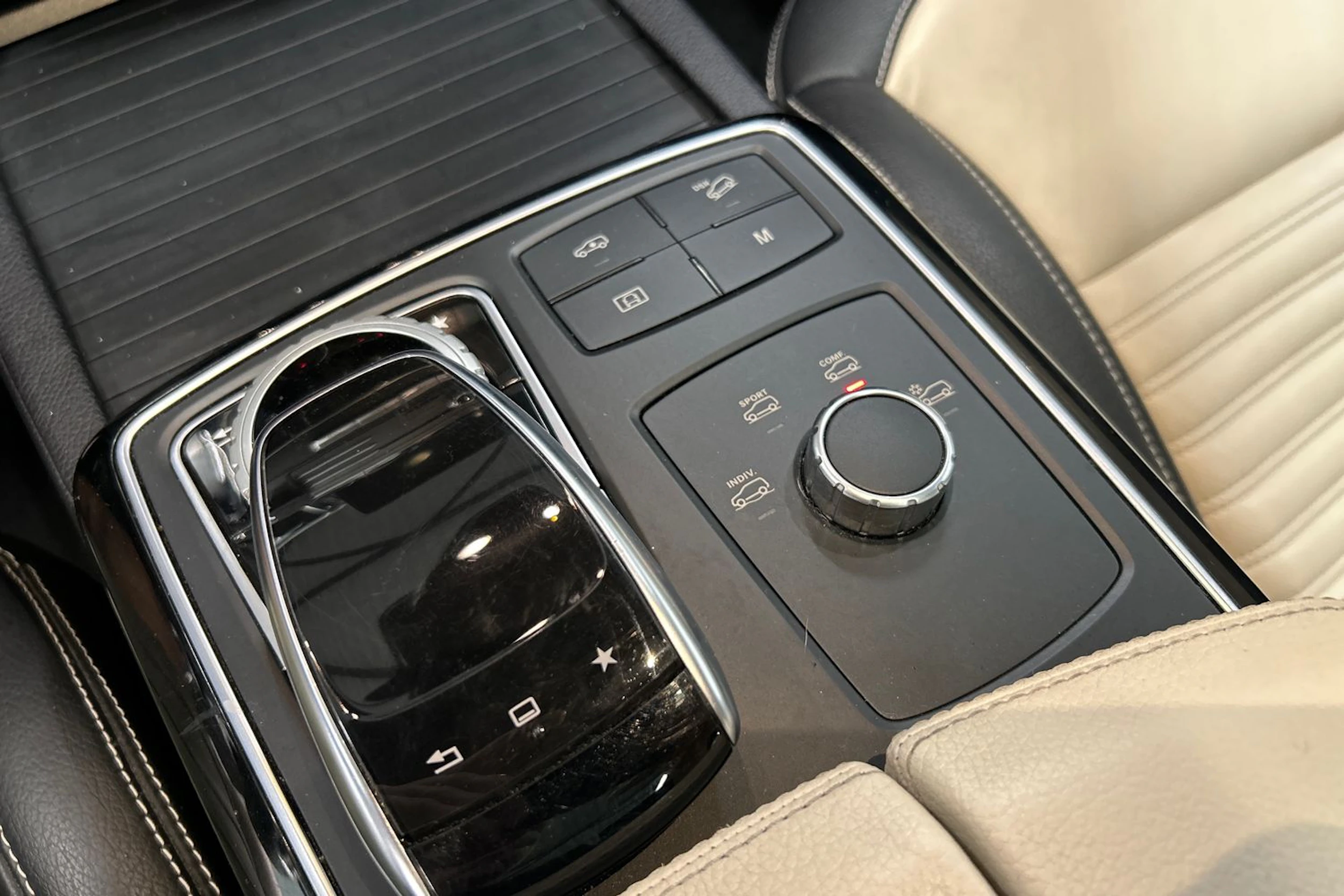 valkoinen Mercedes-Benz GLE 2017 kuva 31.