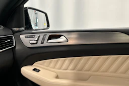 valkoinen Mercedes-Benz GLE 2017 kuva 32.