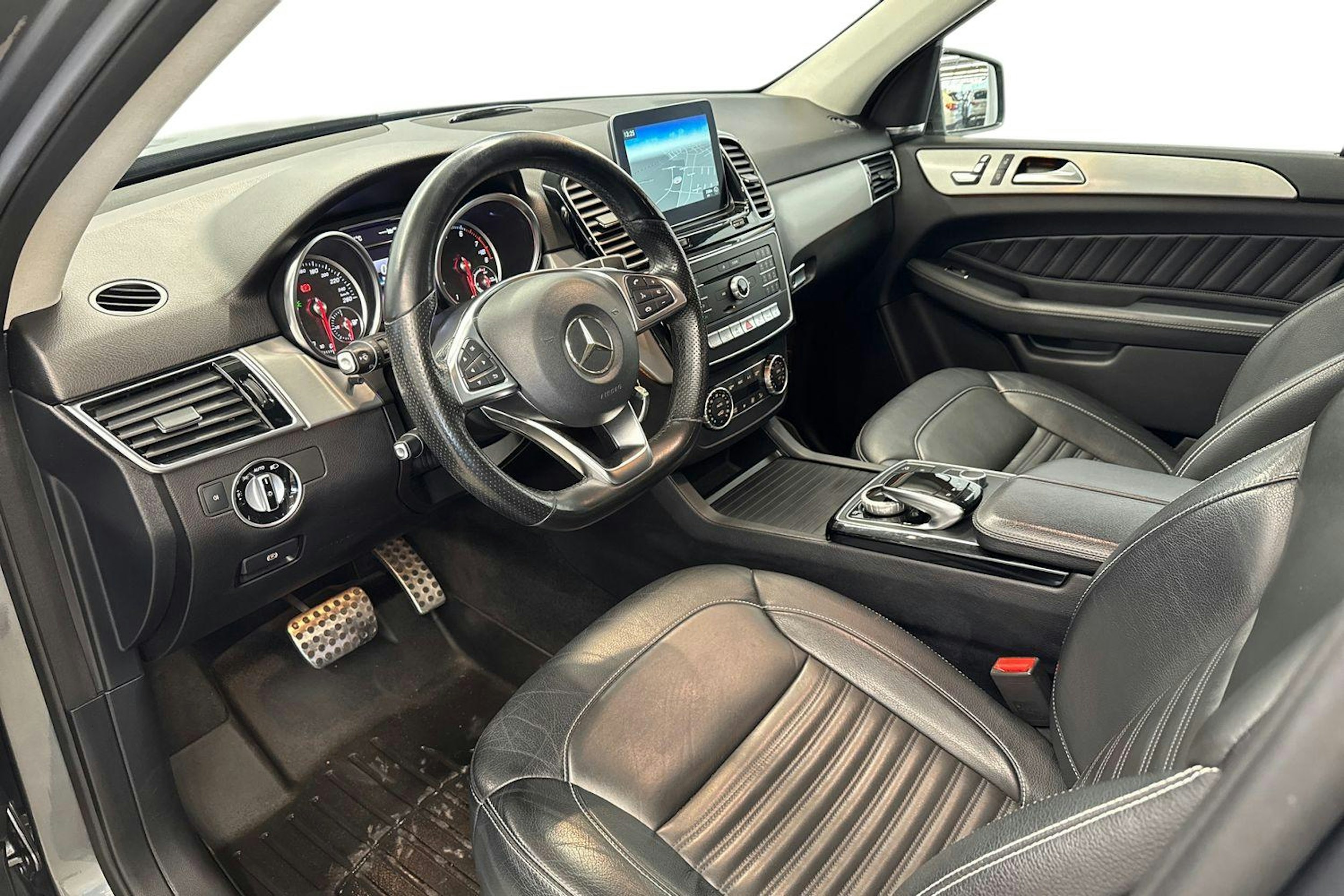 harmaa Mercedes-Benz GLE 2017 kuva 6.