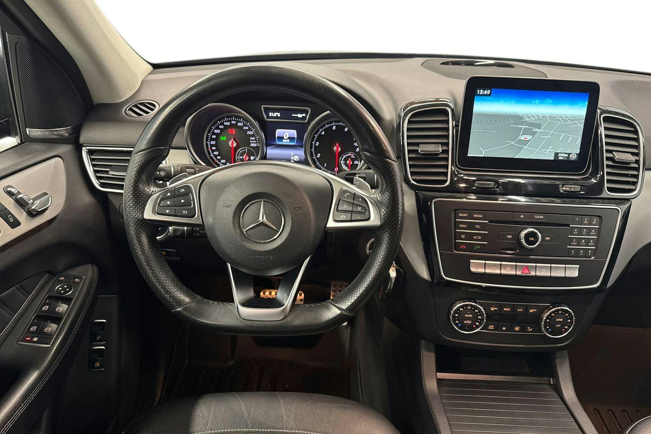 harmaa Mercedes-Benz GLE 2017 kuva 7.
