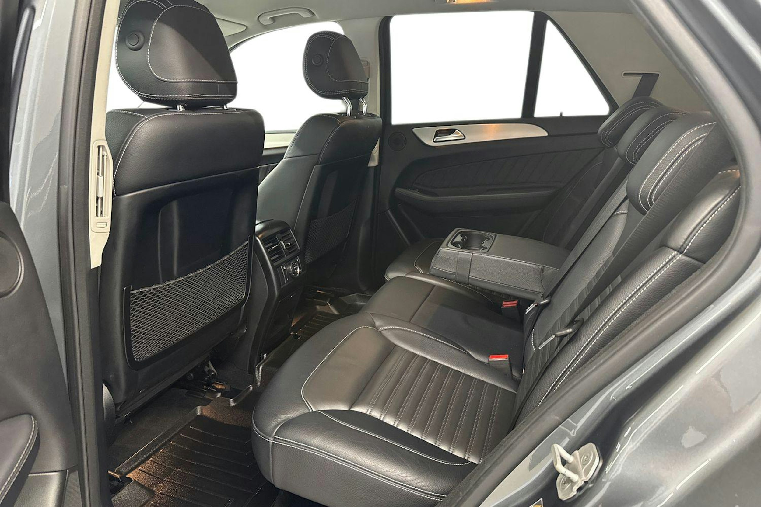 harmaa Mercedes-Benz GLE 2017 kuva 8.