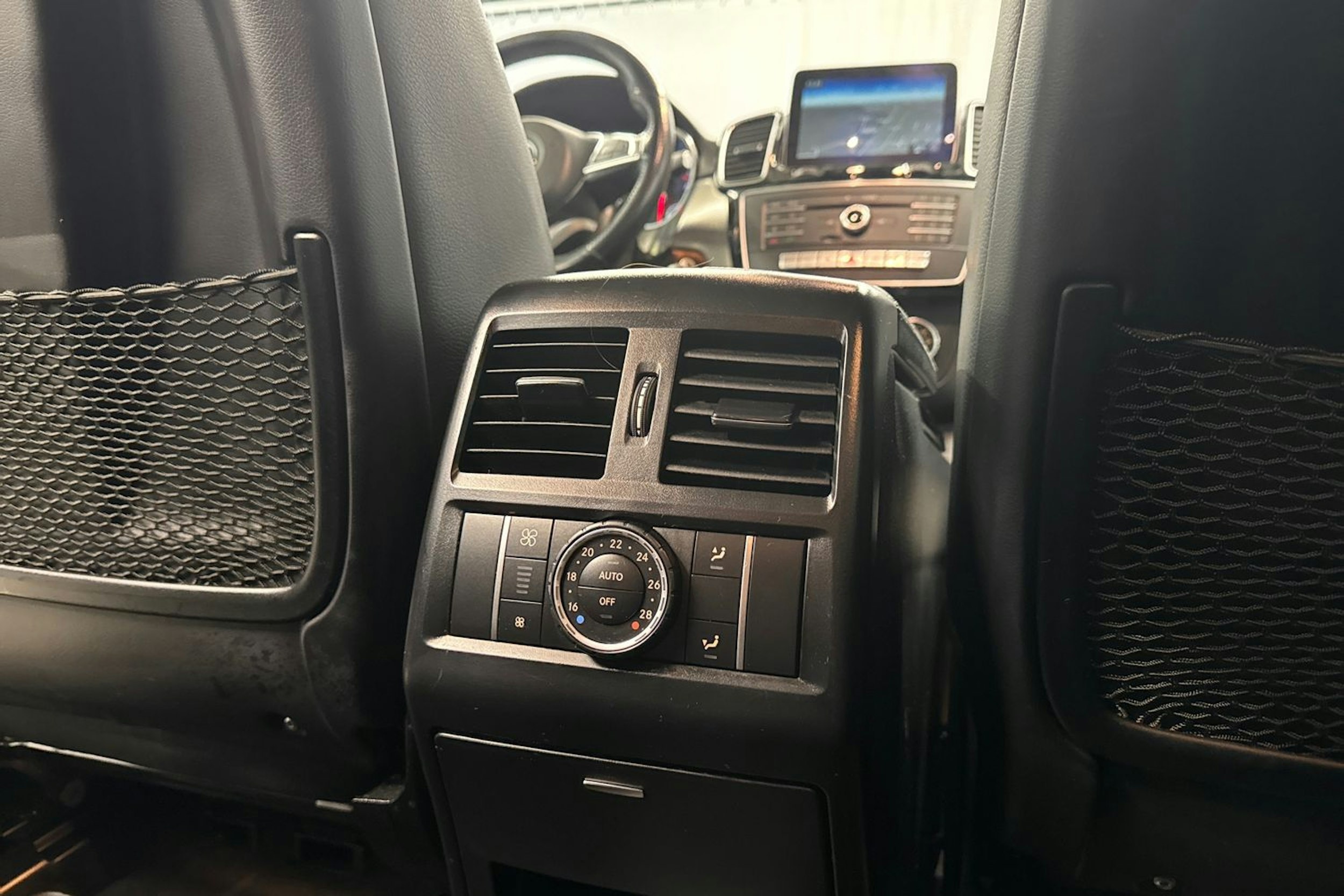 harmaa Mercedes-Benz GLE 2017 kuva 17.