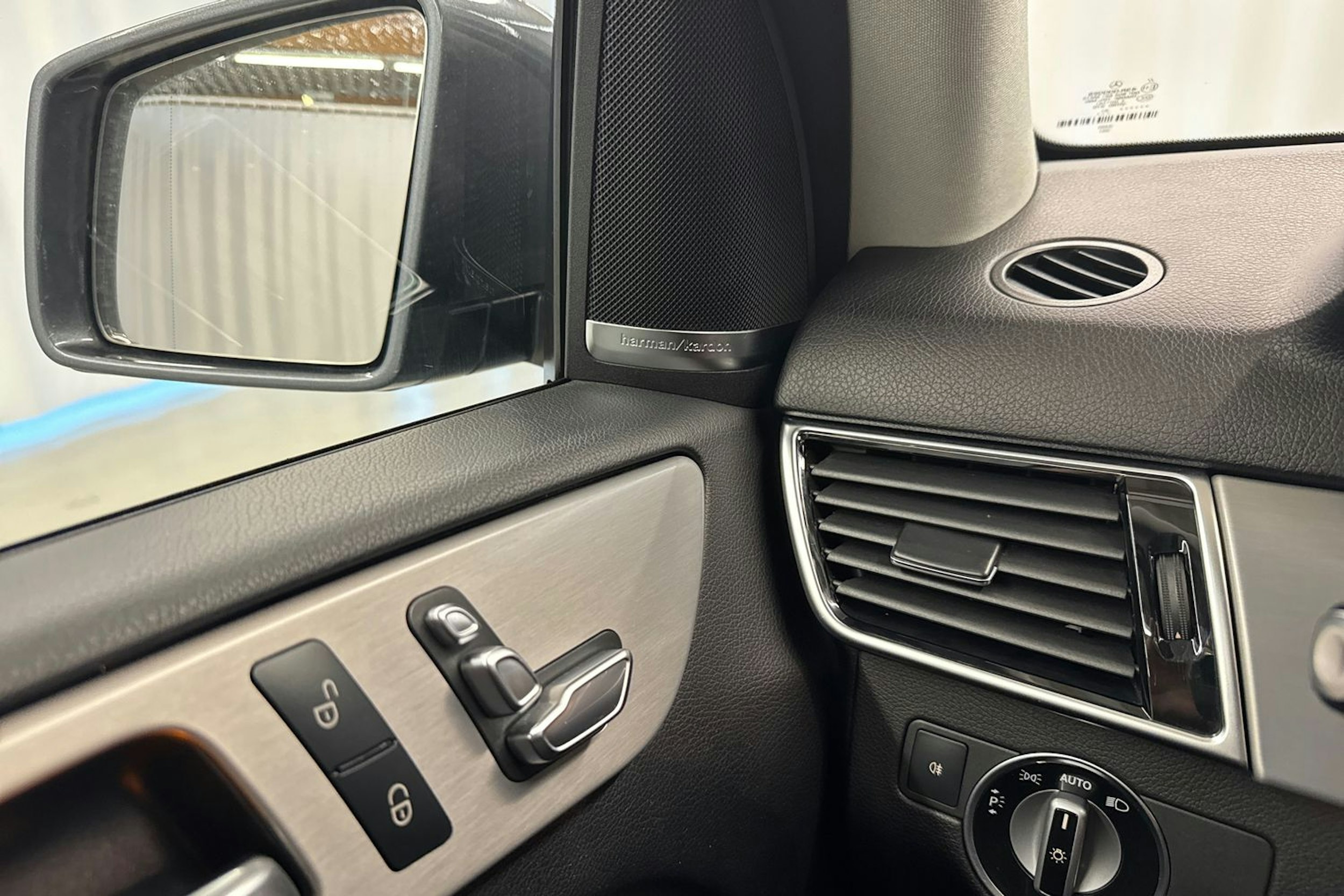harmaa Mercedes-Benz GLE 2017 kuva 18.