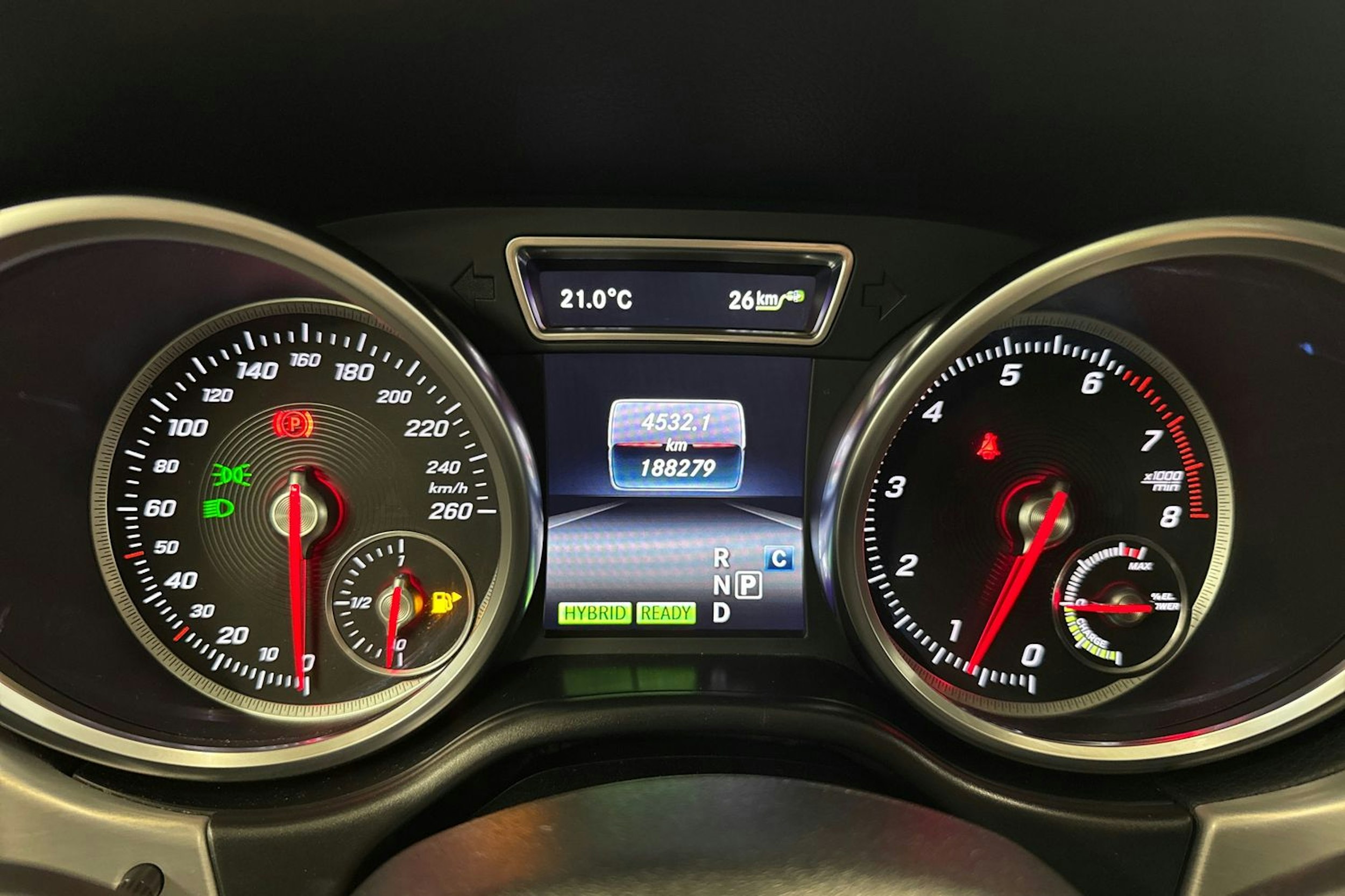 harmaa Mercedes-Benz GLE 2017 kuva 20.