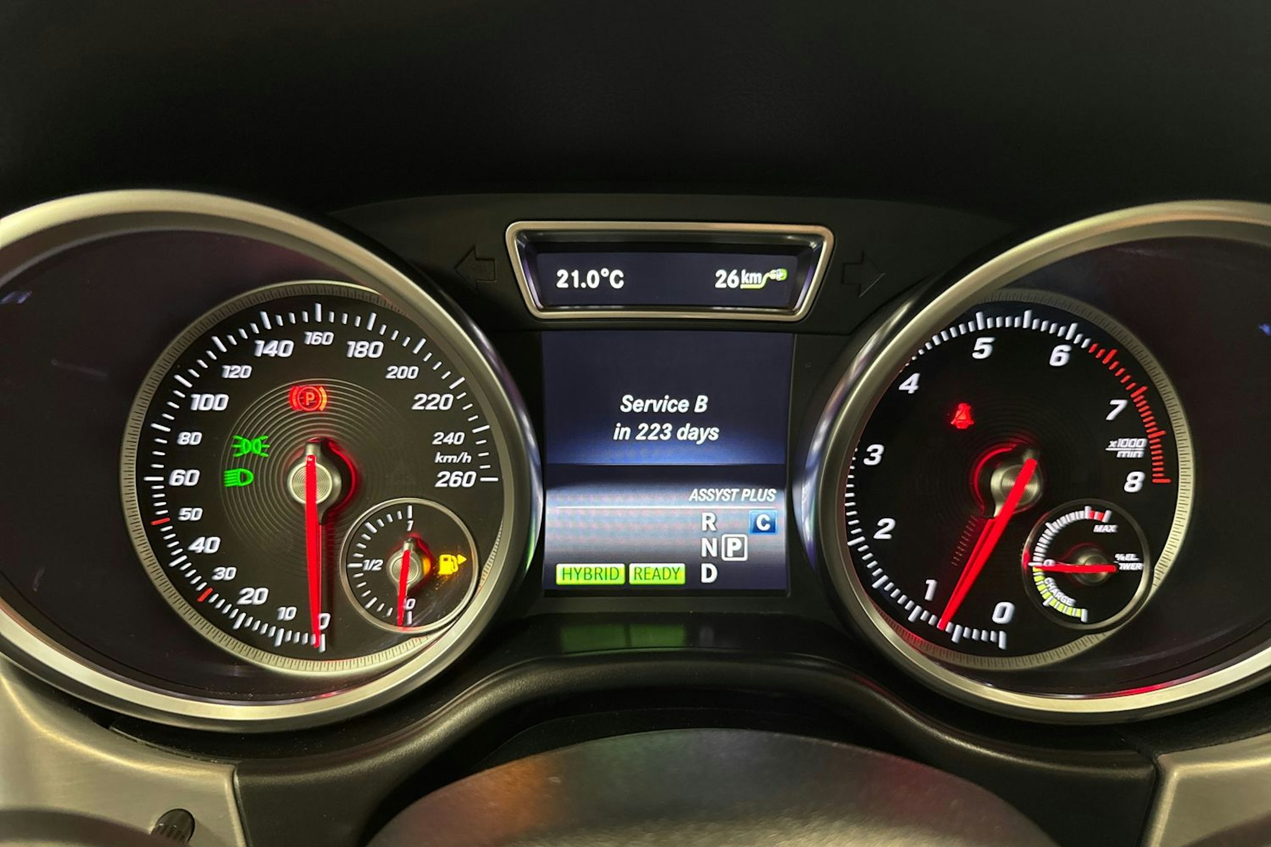 harmaa Mercedes-Benz GLE 2017 kuva 21.