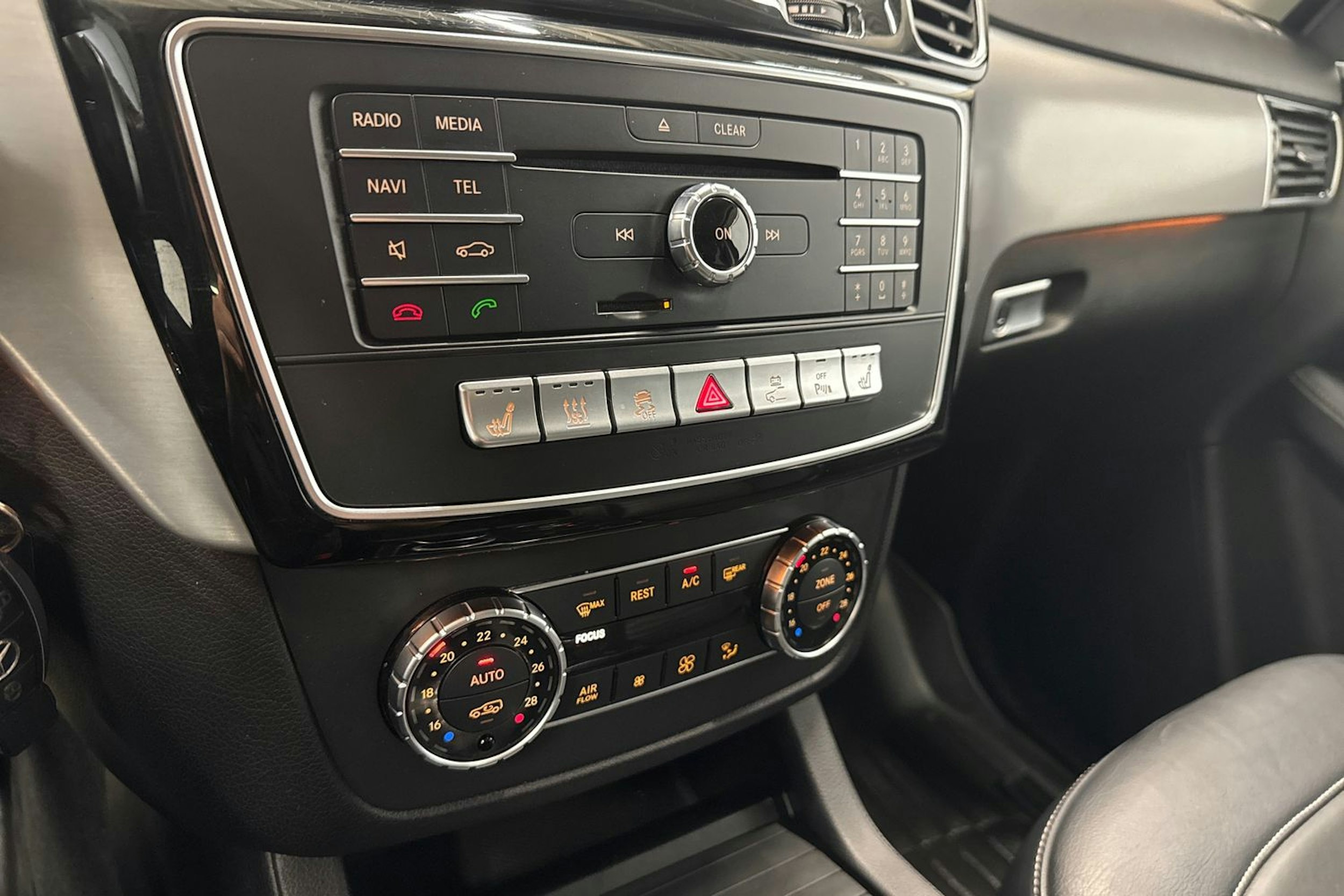 harmaa Mercedes-Benz GLE 2017 kuva 25.
