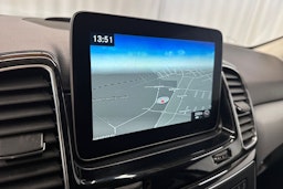 harmaa Mercedes-Benz GLE 2017 kuva 27.