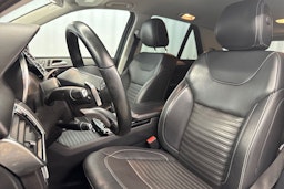 harmaa Mercedes-Benz GLE 2017 kuva 29.