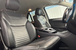 harmaa Mercedes-Benz GLE 2017 kuva 30.