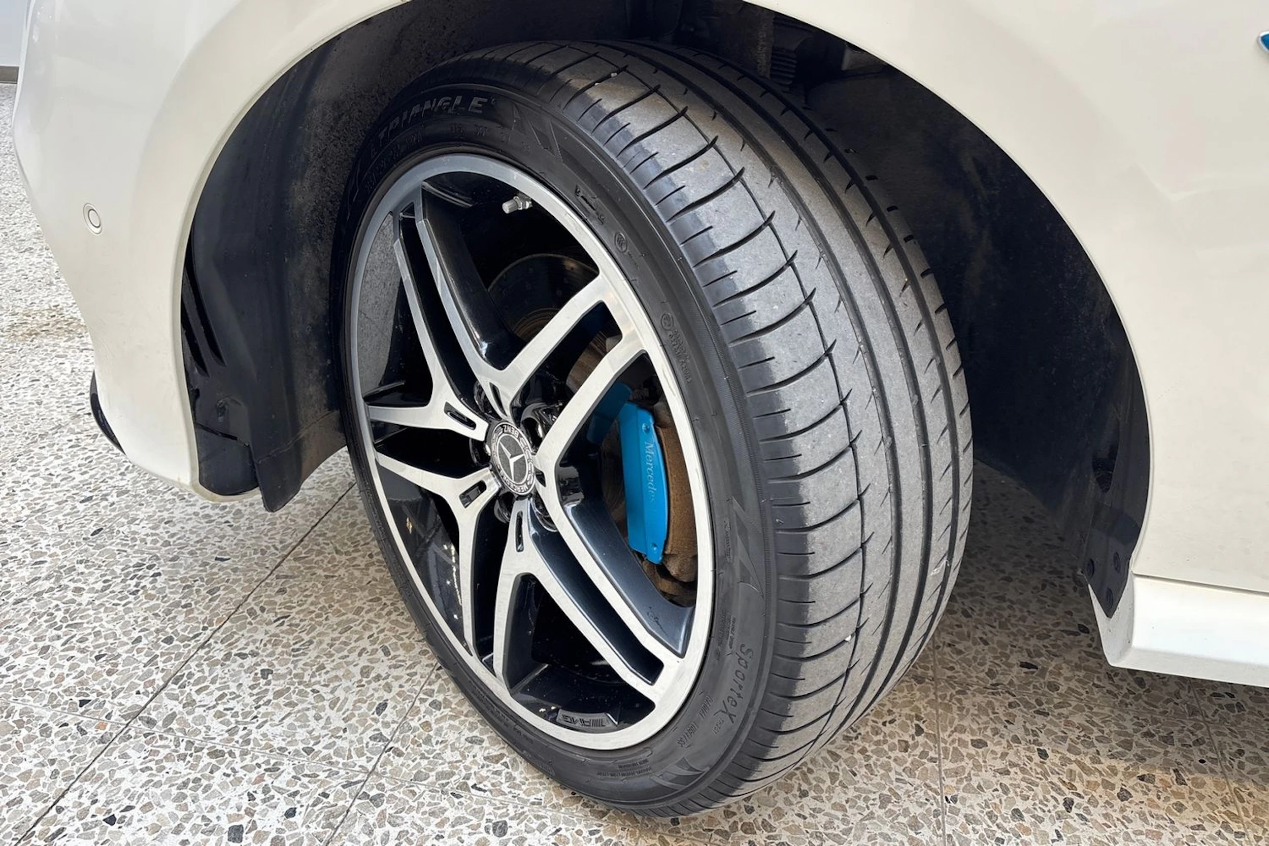 Valkoinen Mercedes-Benz GLE 2018 kuva 10.