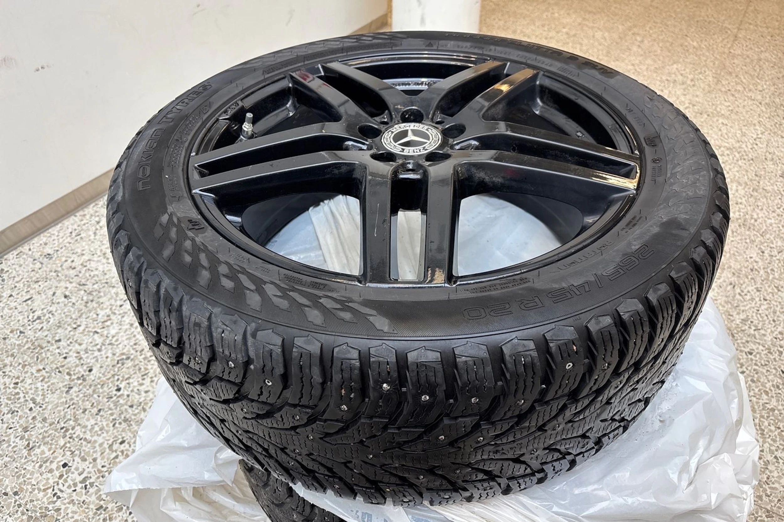 Valkoinen Mercedes-Benz GLE 2018 kuva 11.