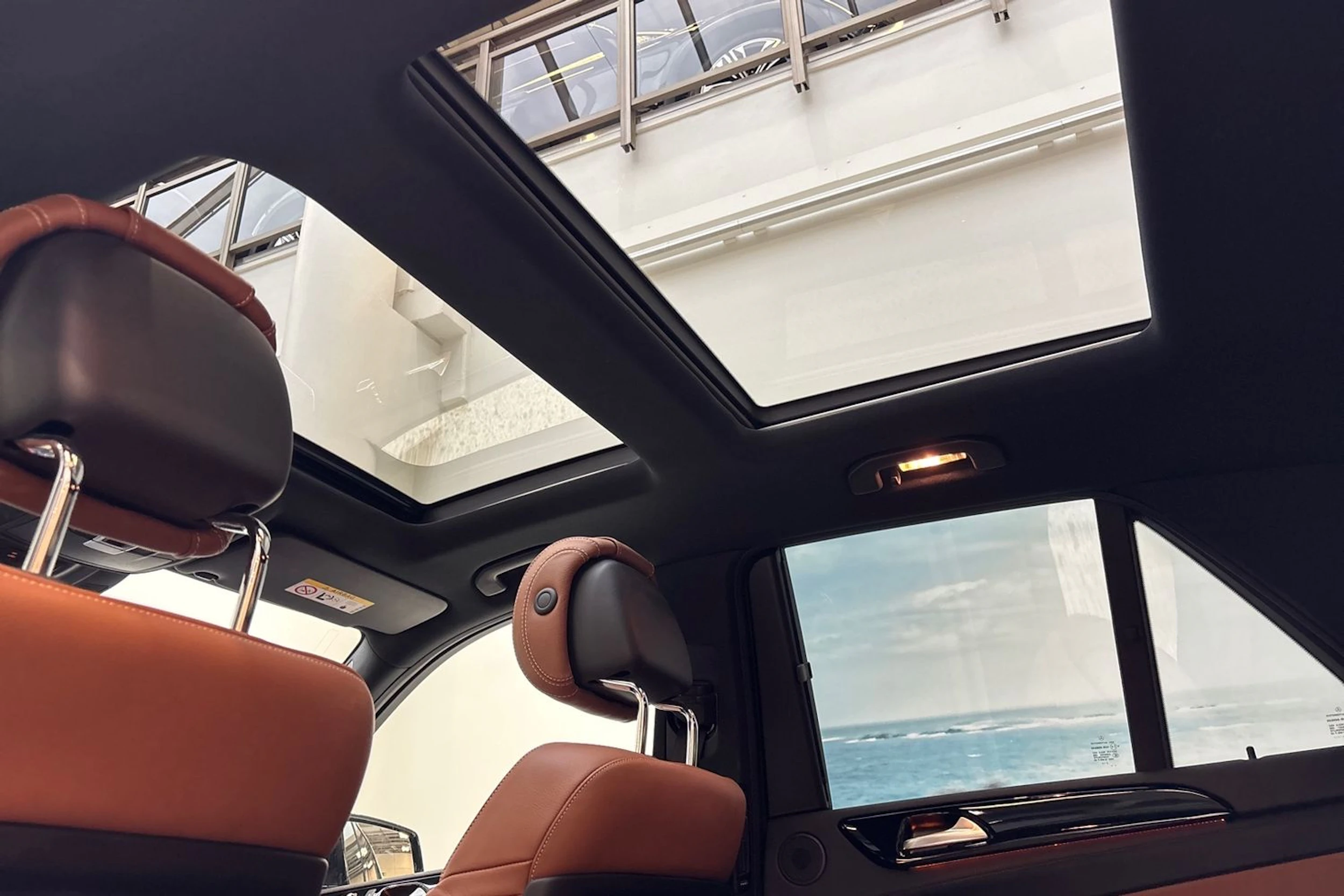 Valkoinen Mercedes-Benz GLE 2018 kuva 15.