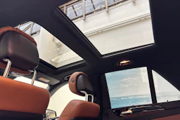 Valkoinen Mercedes-Benz GLE 2018 kuva 15.