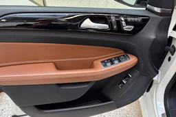 Valkoinen Mercedes-Benz GLE 2018 kuva 17.