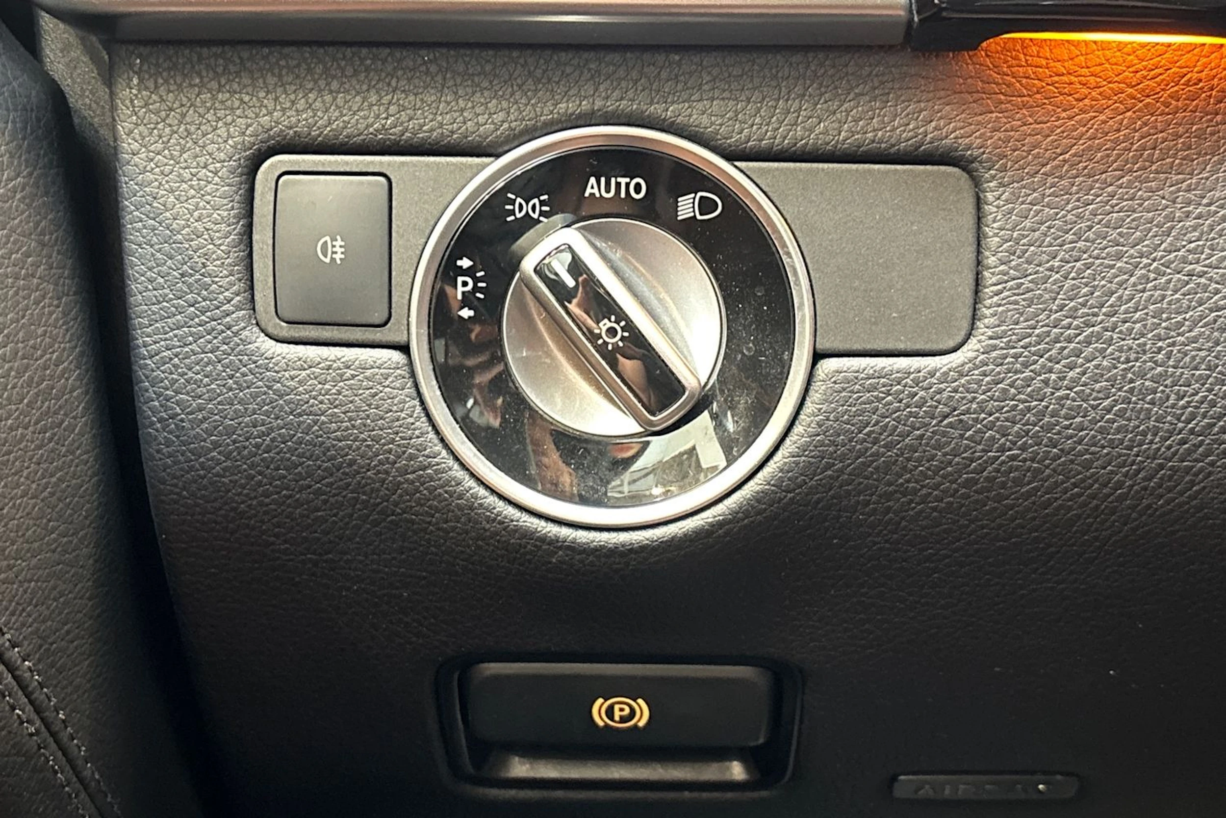Valkoinen Mercedes-Benz GLE 2018 kuva 18.