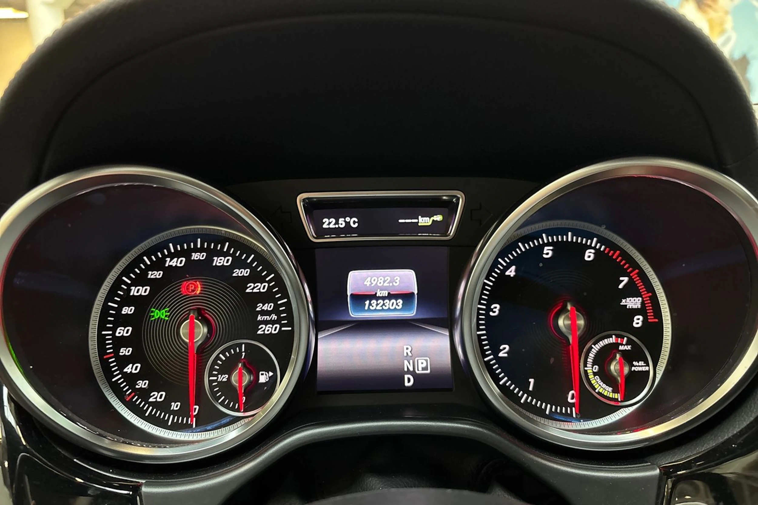 Valkoinen Mercedes-Benz GLE 2018 kuva 20.