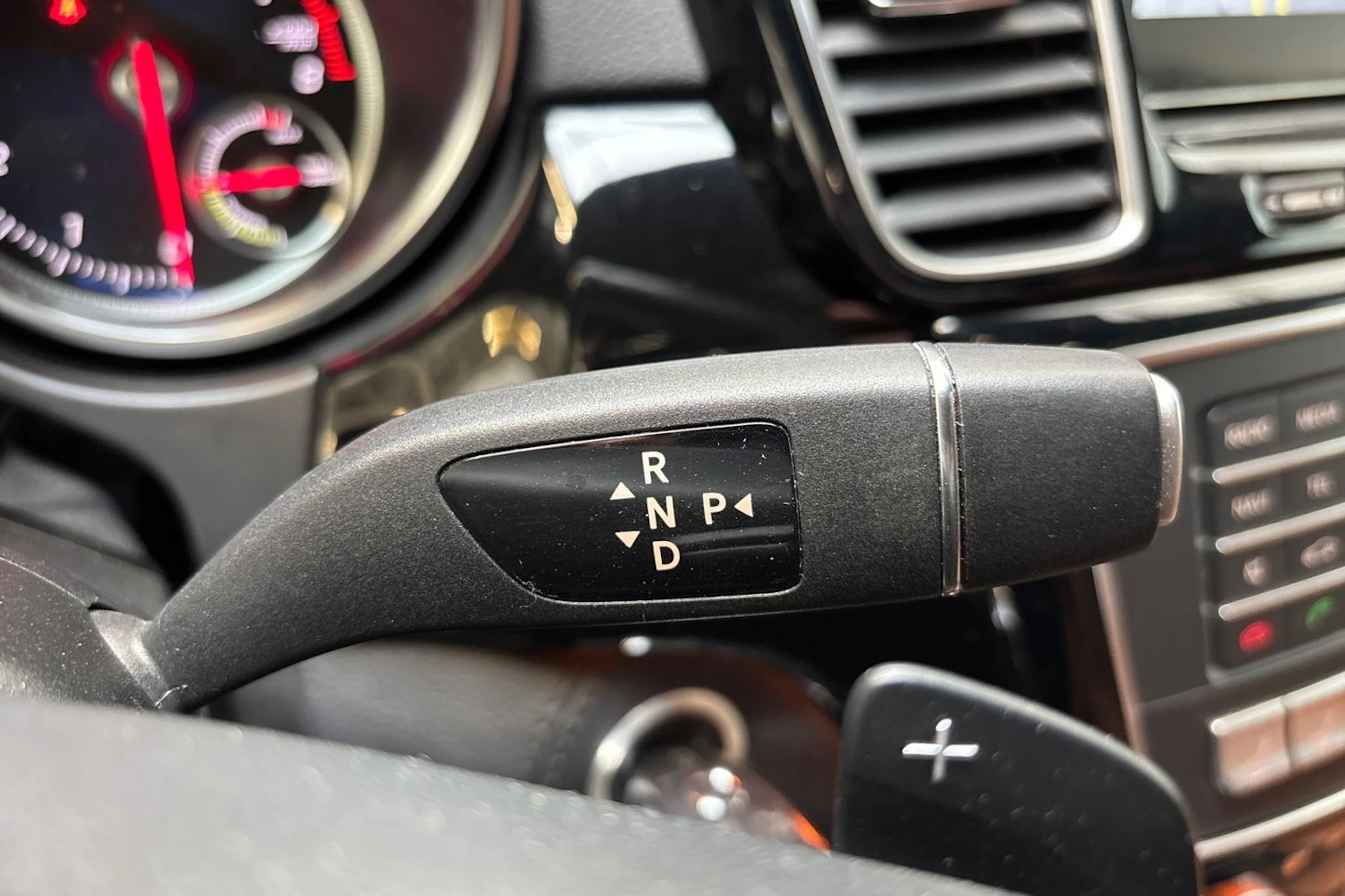 Valkoinen Mercedes-Benz GLE 2018 kuva 22.