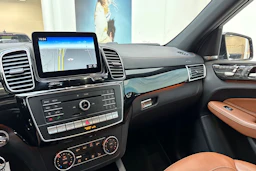 Valkoinen Mercedes-Benz GLE 2018 kuva 23.
