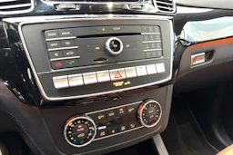 Valkoinen Mercedes-Benz GLE 2018 kuva 24.