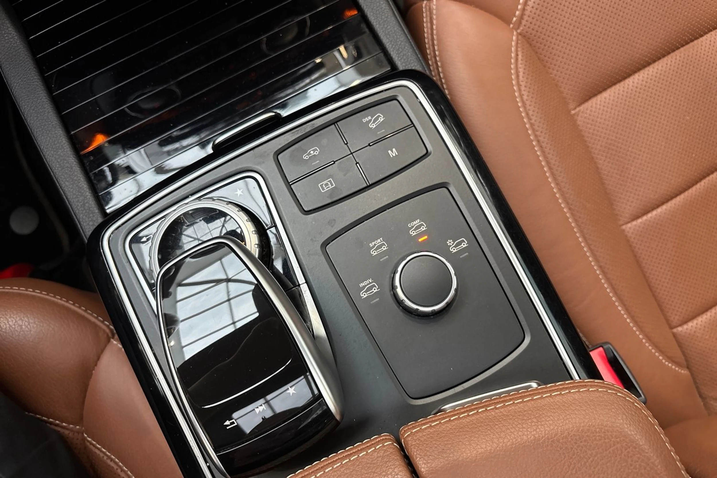 Valkoinen Mercedes-Benz GLE 2018 kuva 25.