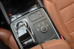 Valkoinen Mercedes-Benz GLE 2018 kuva 25.