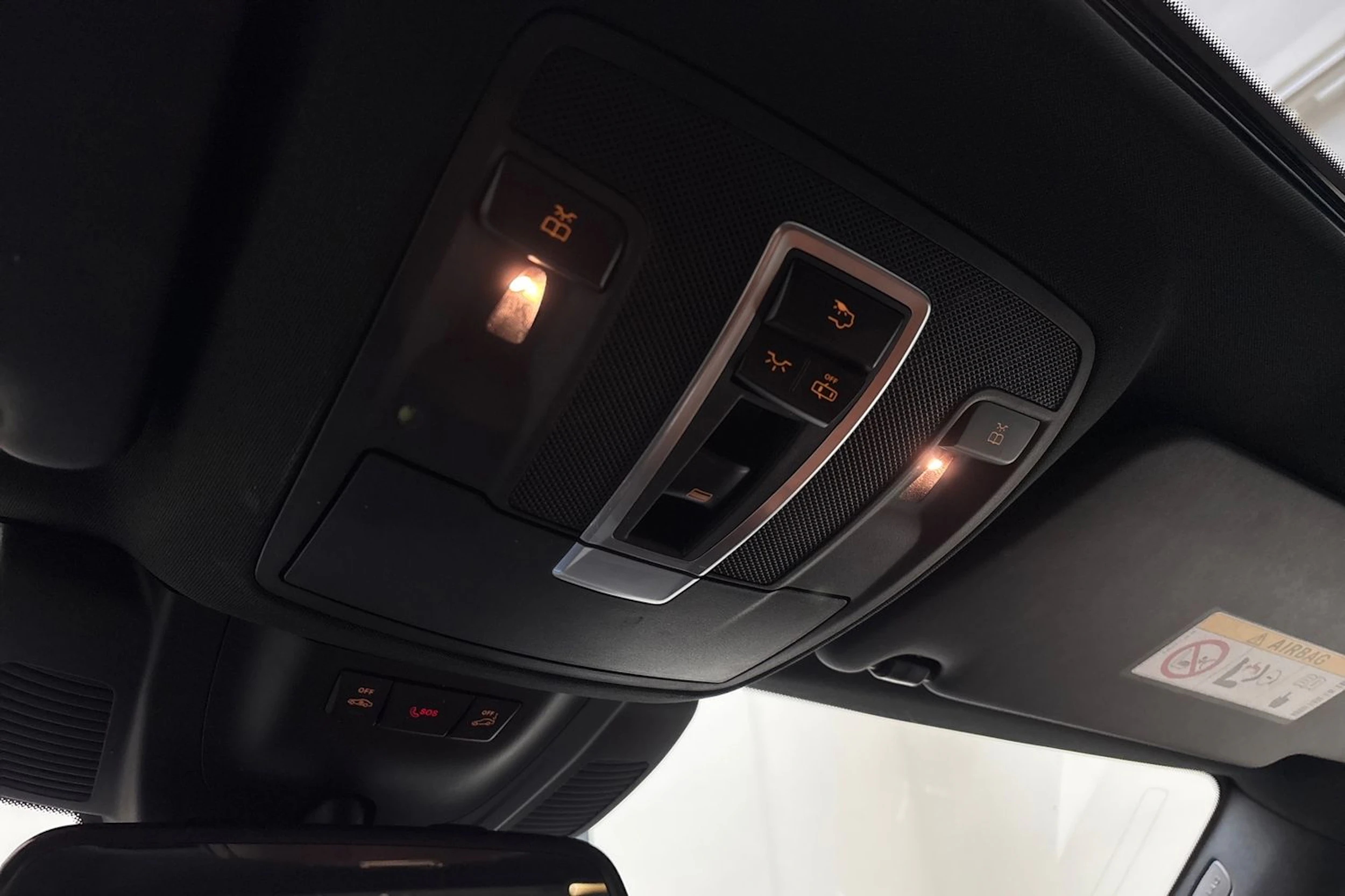 Valkoinen Mercedes-Benz GLE 2018 kuva 26.