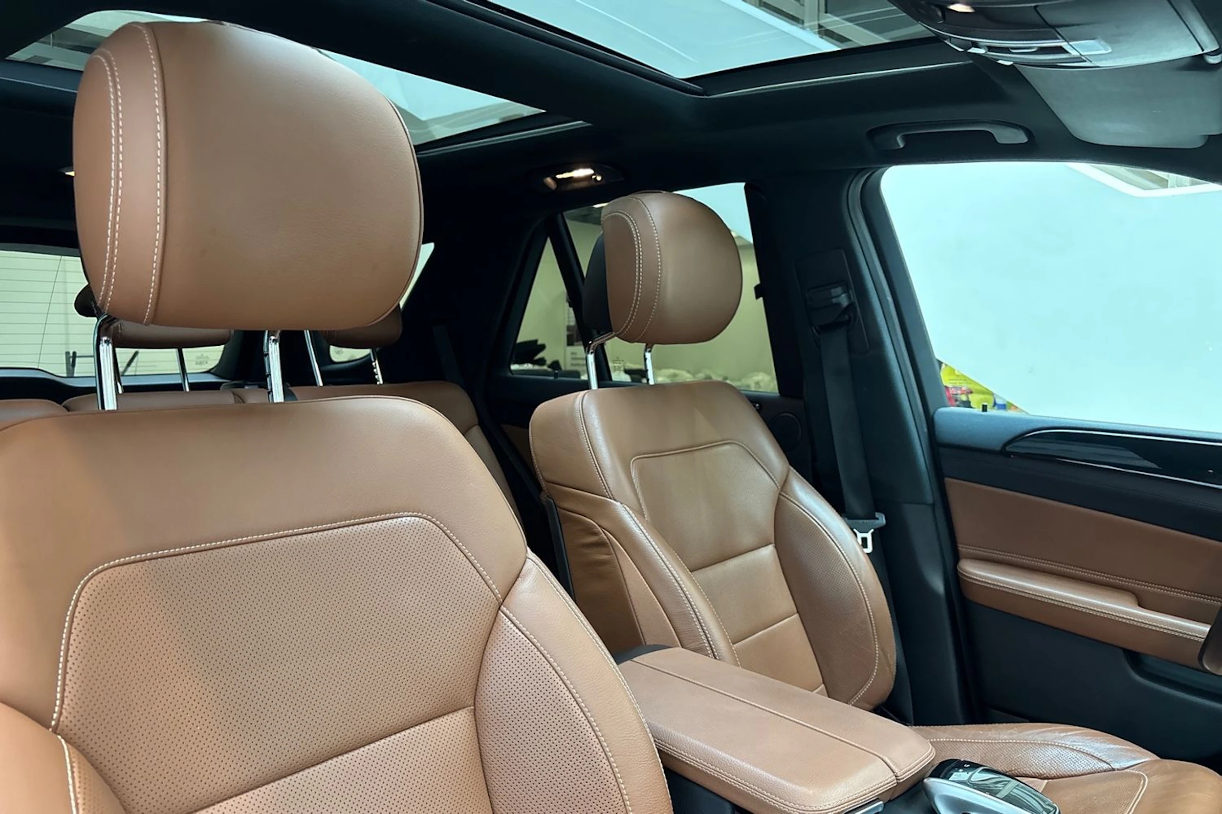 Valkoinen Mercedes-Benz GLE 2018 kuva 33.