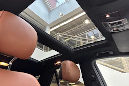 Valkoinen Mercedes-Benz GLE 2018 kuva 34.