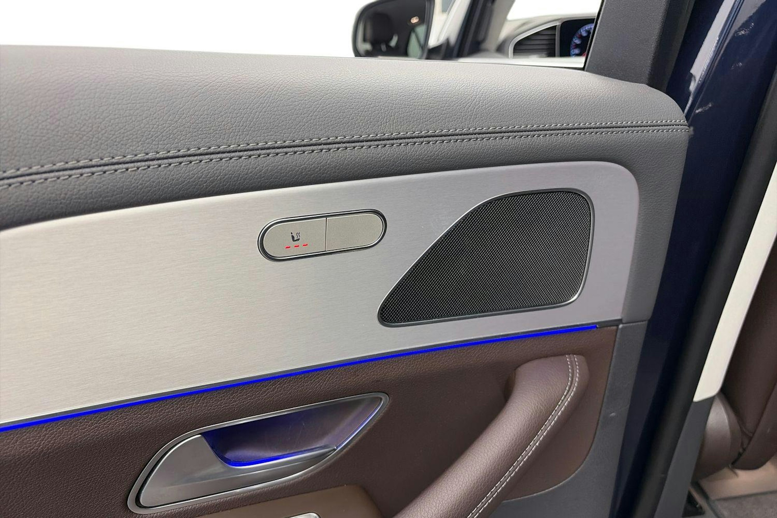 Sininen Mercedes-Benz GLE 2020 kuva 11.