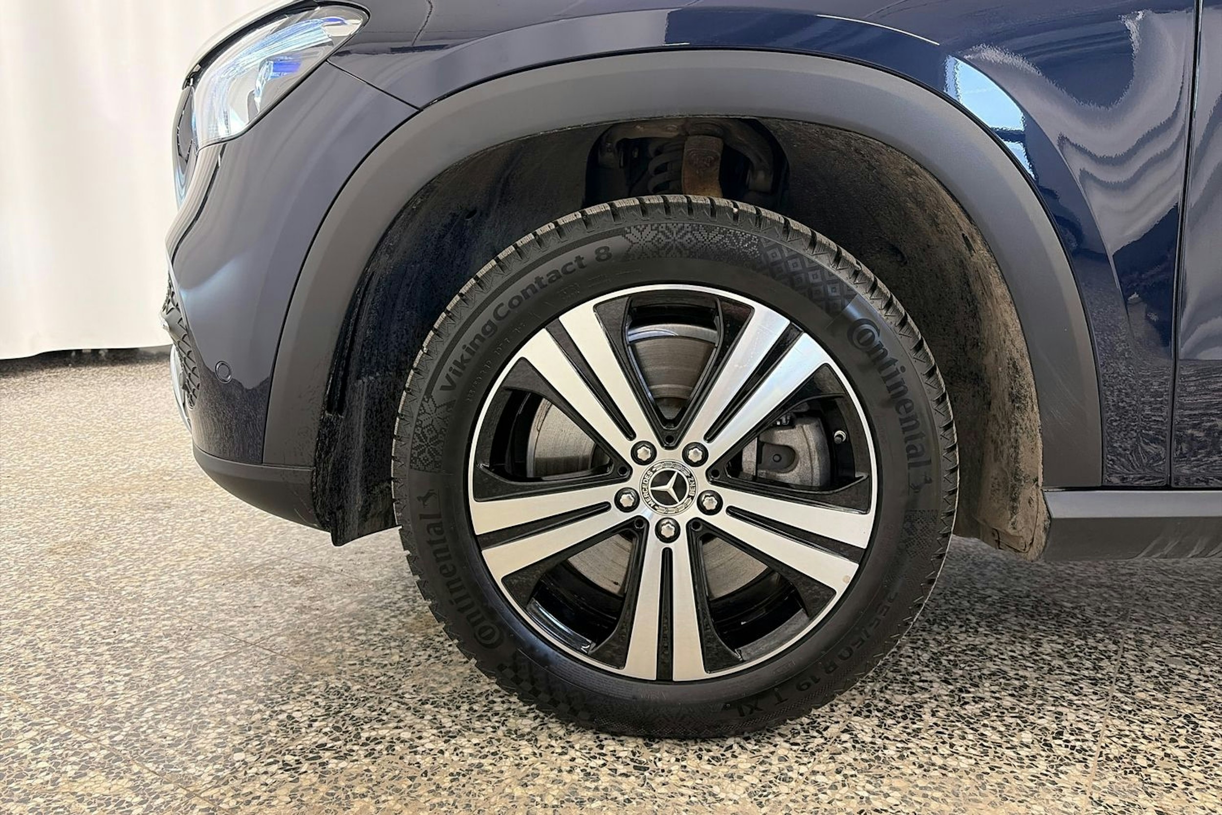 Sininen Mercedes-Benz GLE 2020 kuva 13.