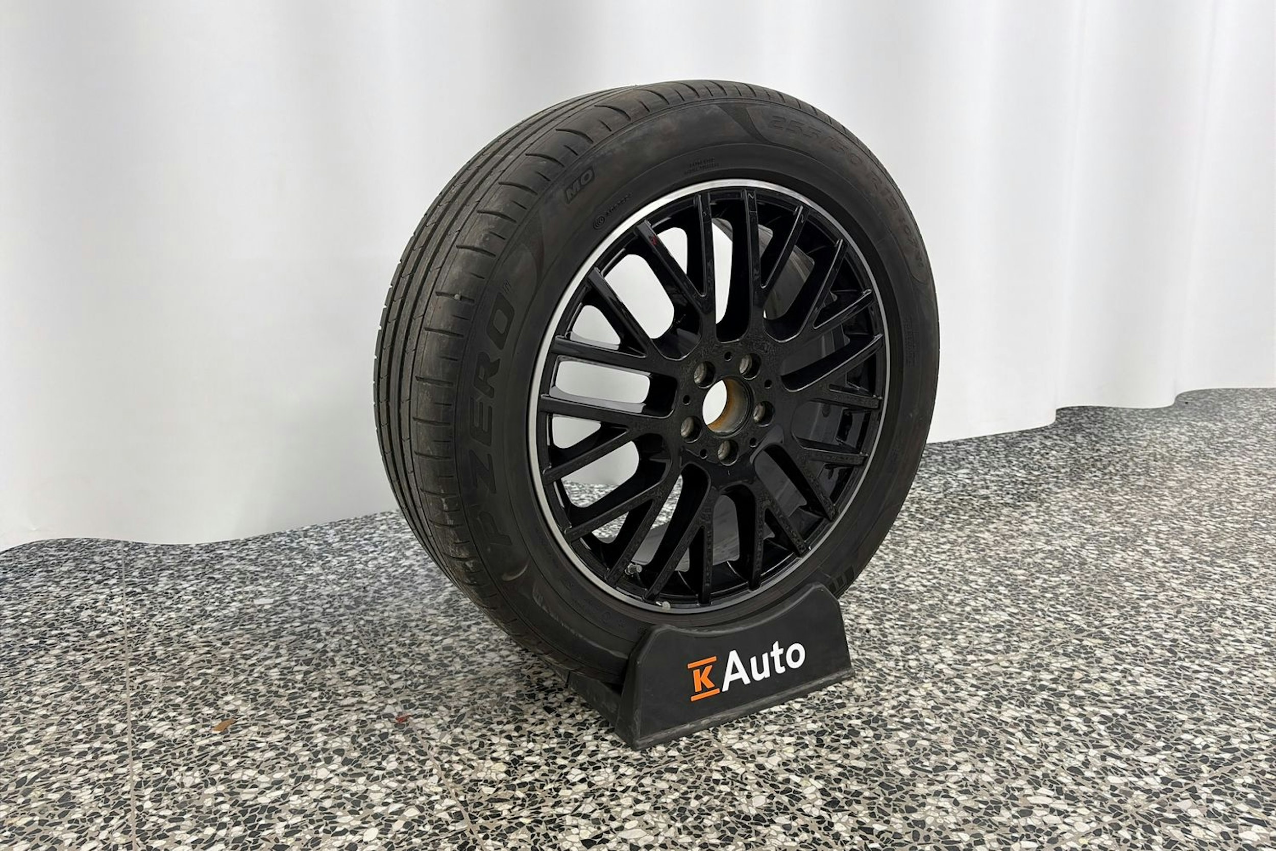 Sininen Mercedes-Benz GLE 2020 kuva 14.