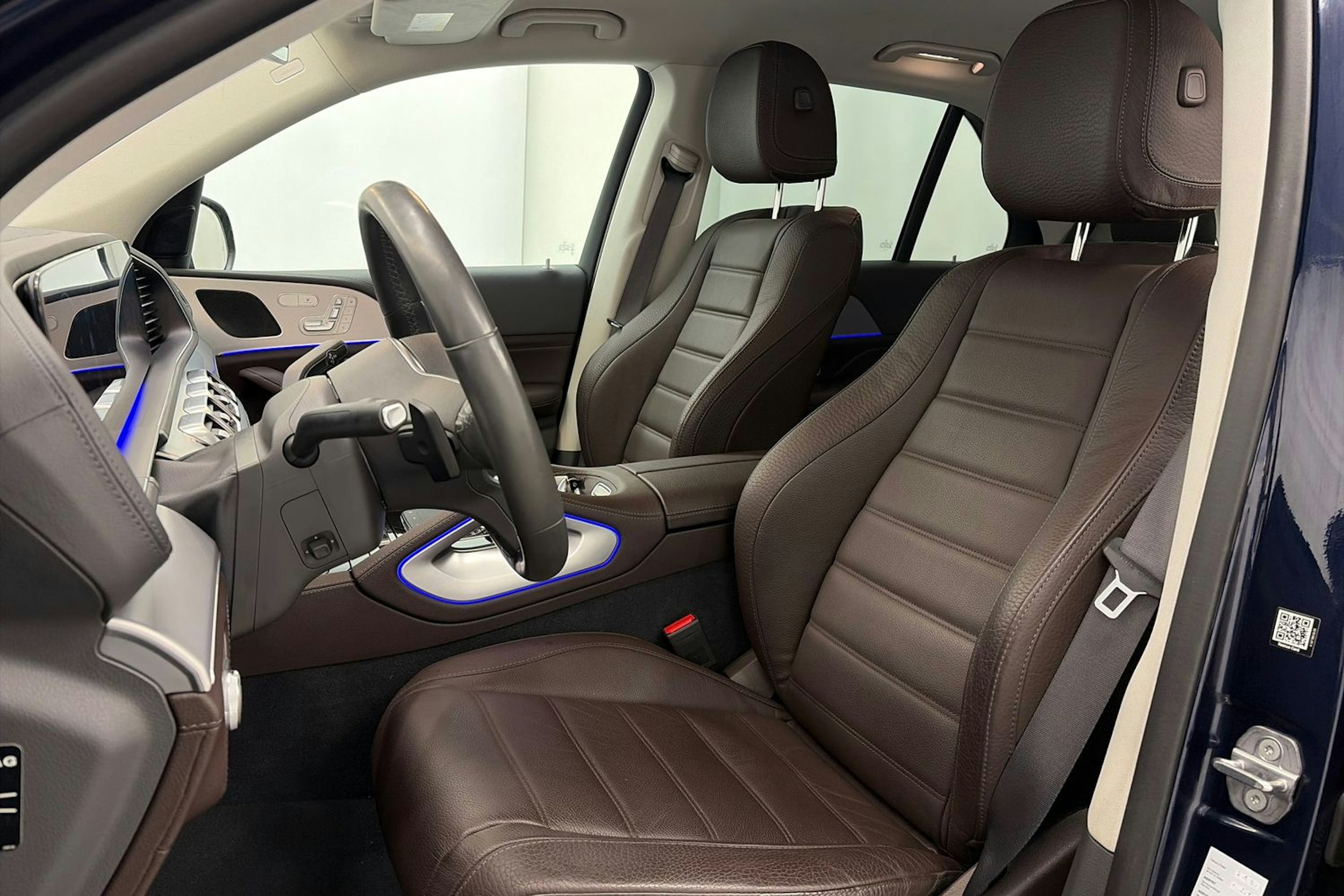 Sininen Mercedes-Benz GLE 2020 kuva 18.