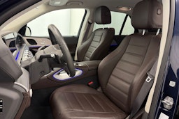 Sininen Mercedes-Benz GLE 2020 kuva 18.