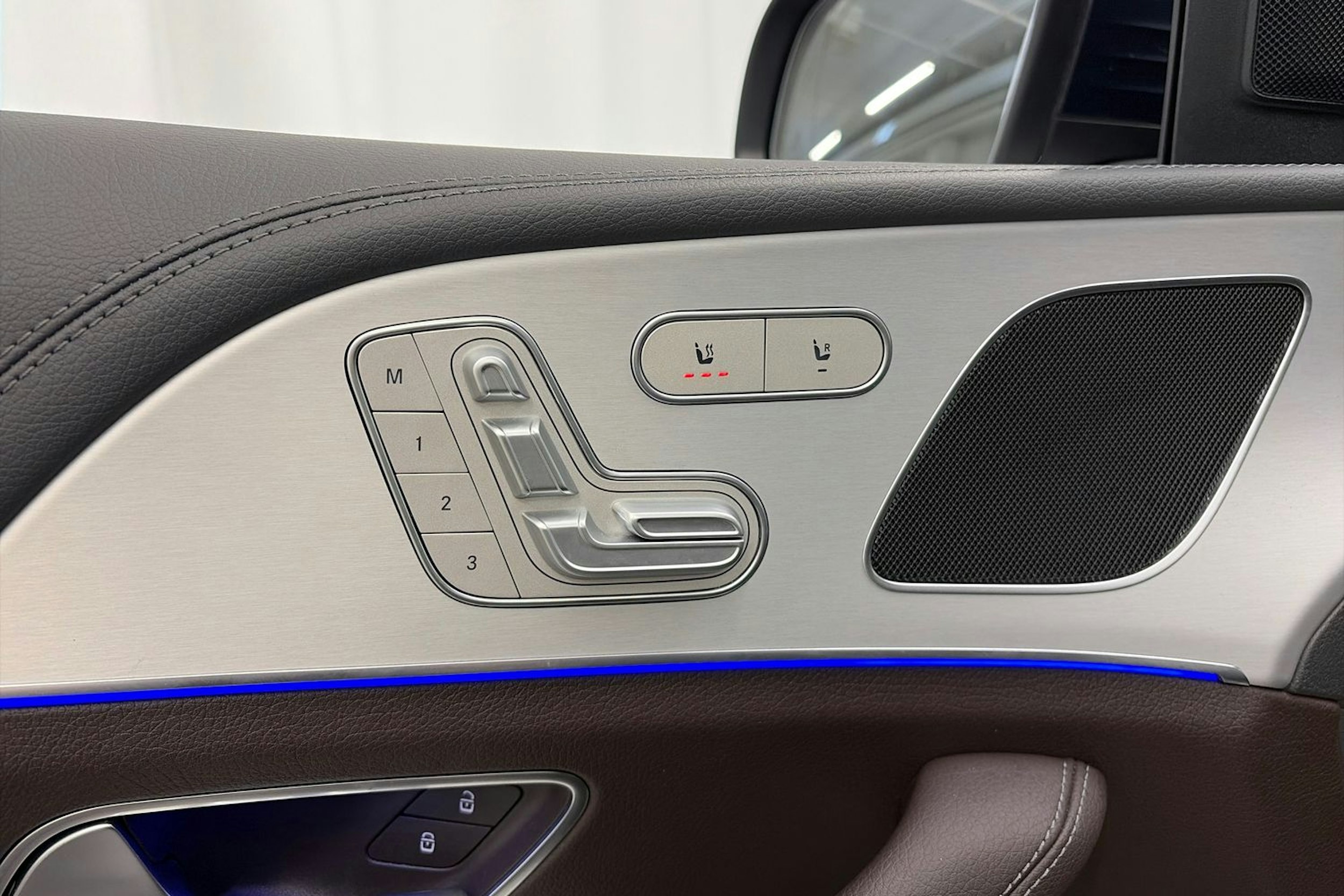 Sininen Mercedes-Benz GLE 2020 kuva 19.