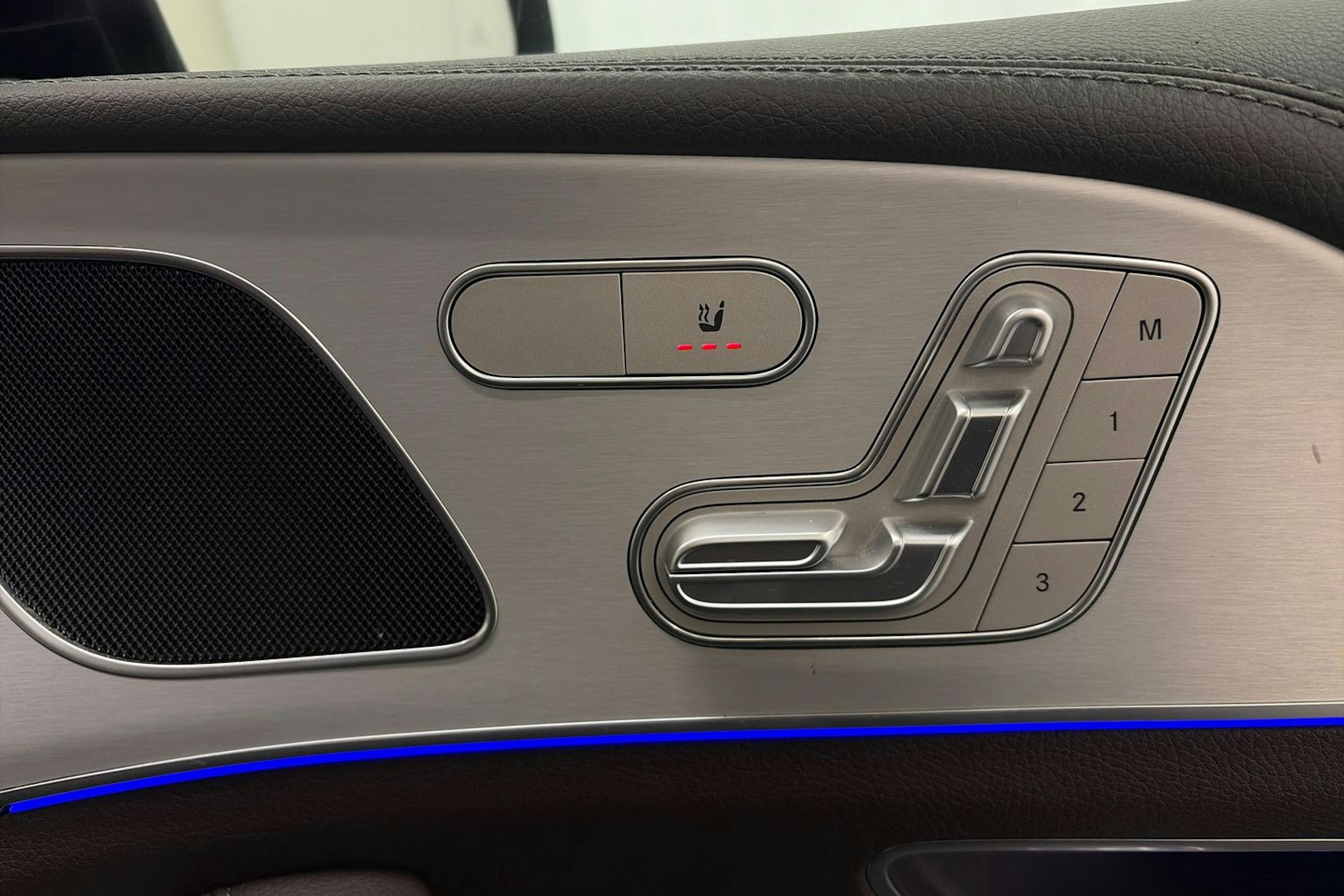 Sininen Mercedes-Benz GLE 2020 kuva 20.