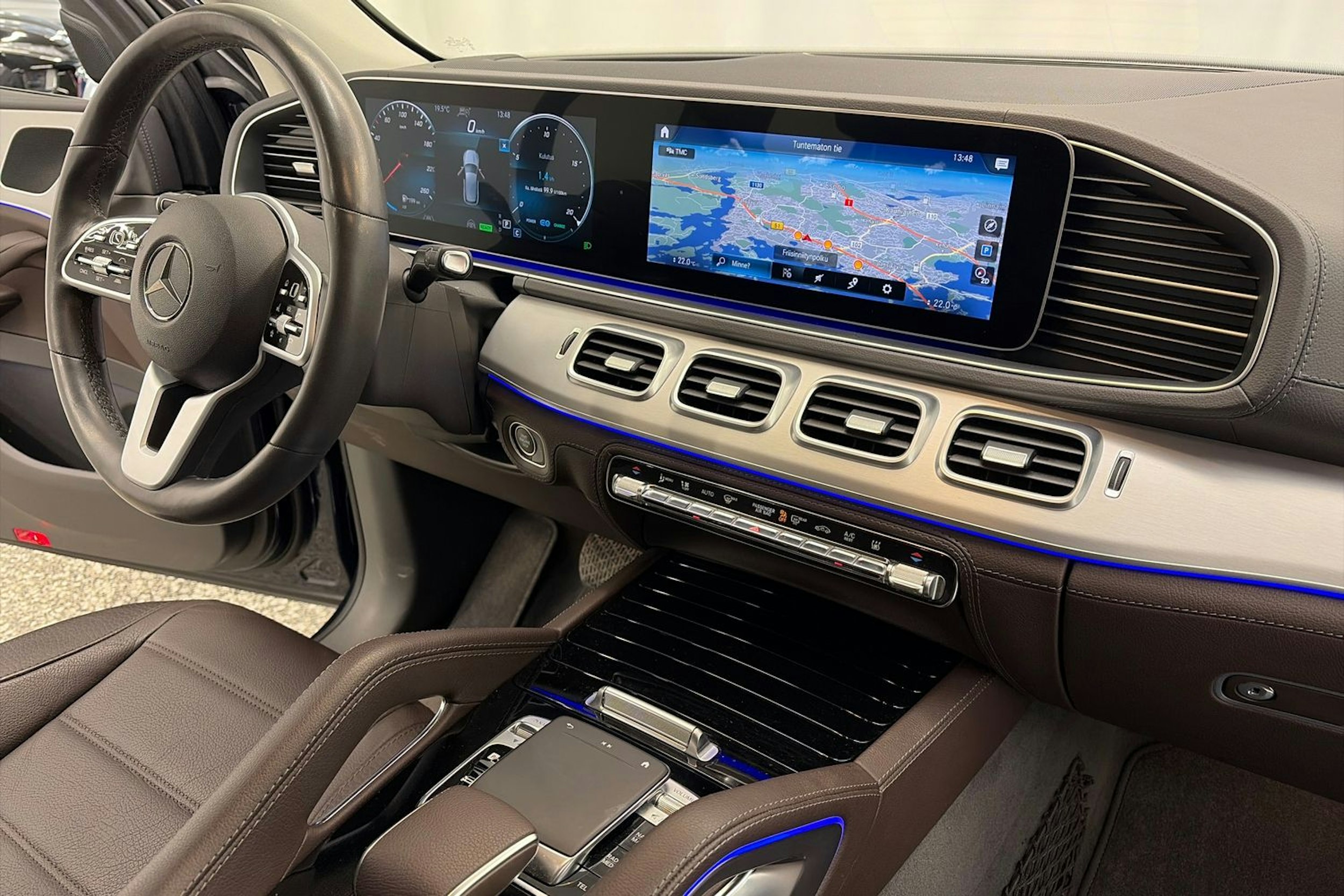 Sininen Mercedes-Benz GLE 2020 kuva 21.