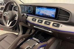 Sininen Mercedes-Benz GLE 2020 kuva 21.