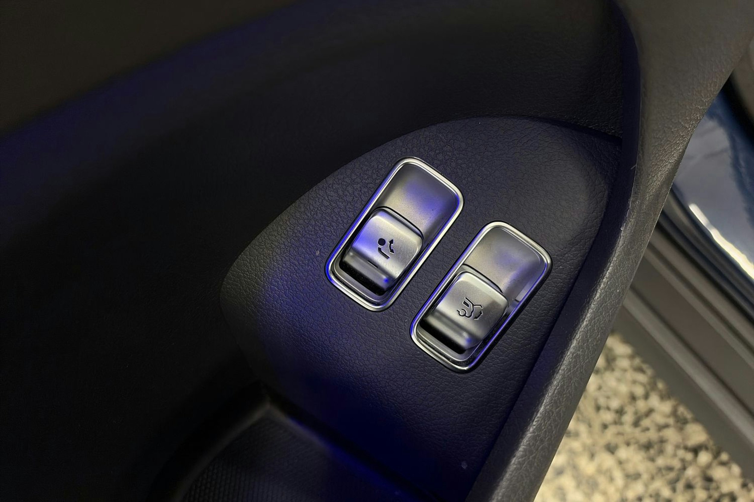 Sininen Mercedes-Benz GLE 2020 kuva 22.