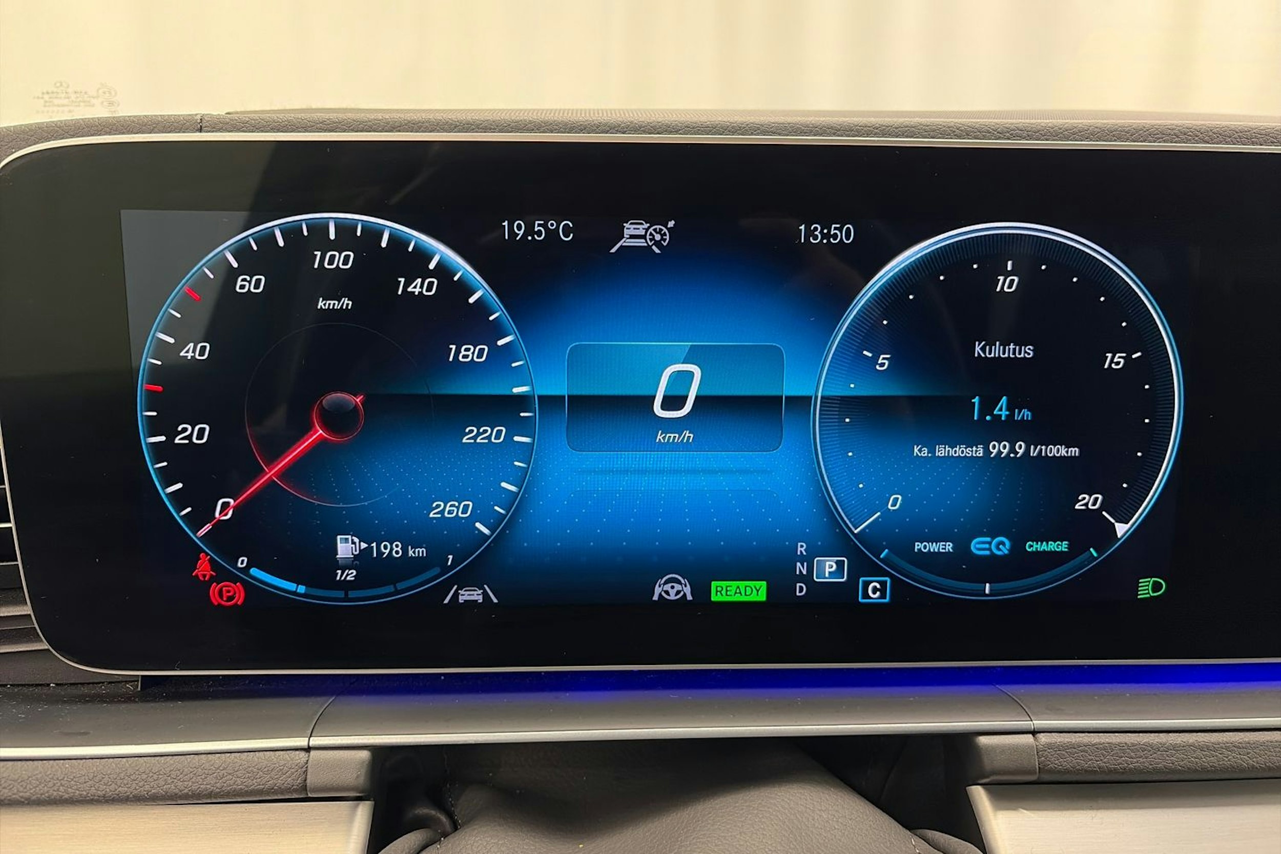 Sininen Mercedes-Benz GLE 2020 kuva 23.