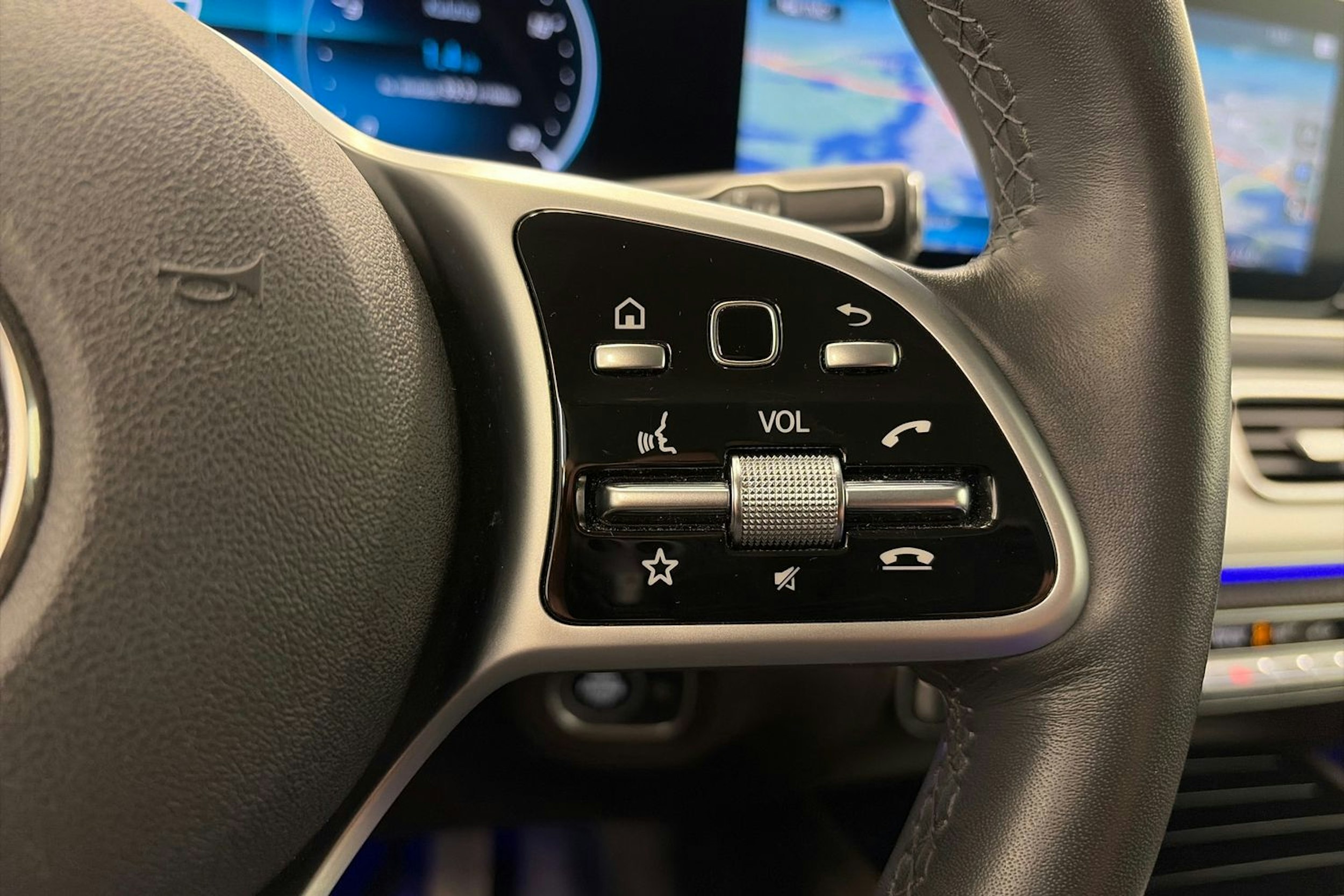 Sininen Mercedes-Benz GLE 2020 kuva 26.