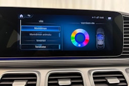 Sininen Mercedes-Benz GLE 2020 kuva 31.