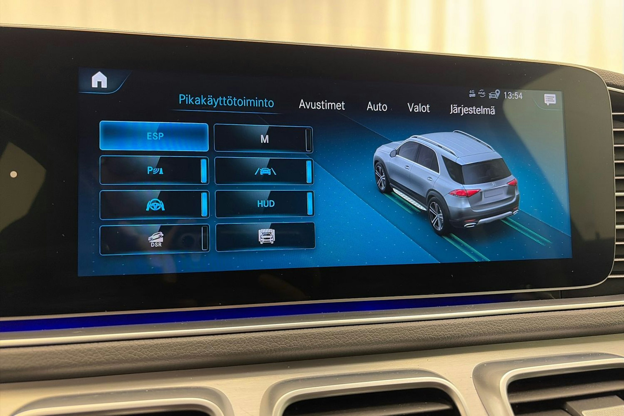 Sininen Mercedes-Benz GLE 2020 kuva 32.