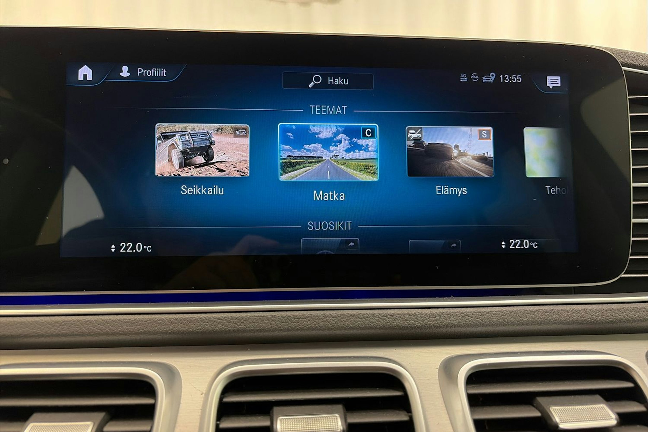 Sininen Mercedes-Benz GLE 2020 kuva 33.